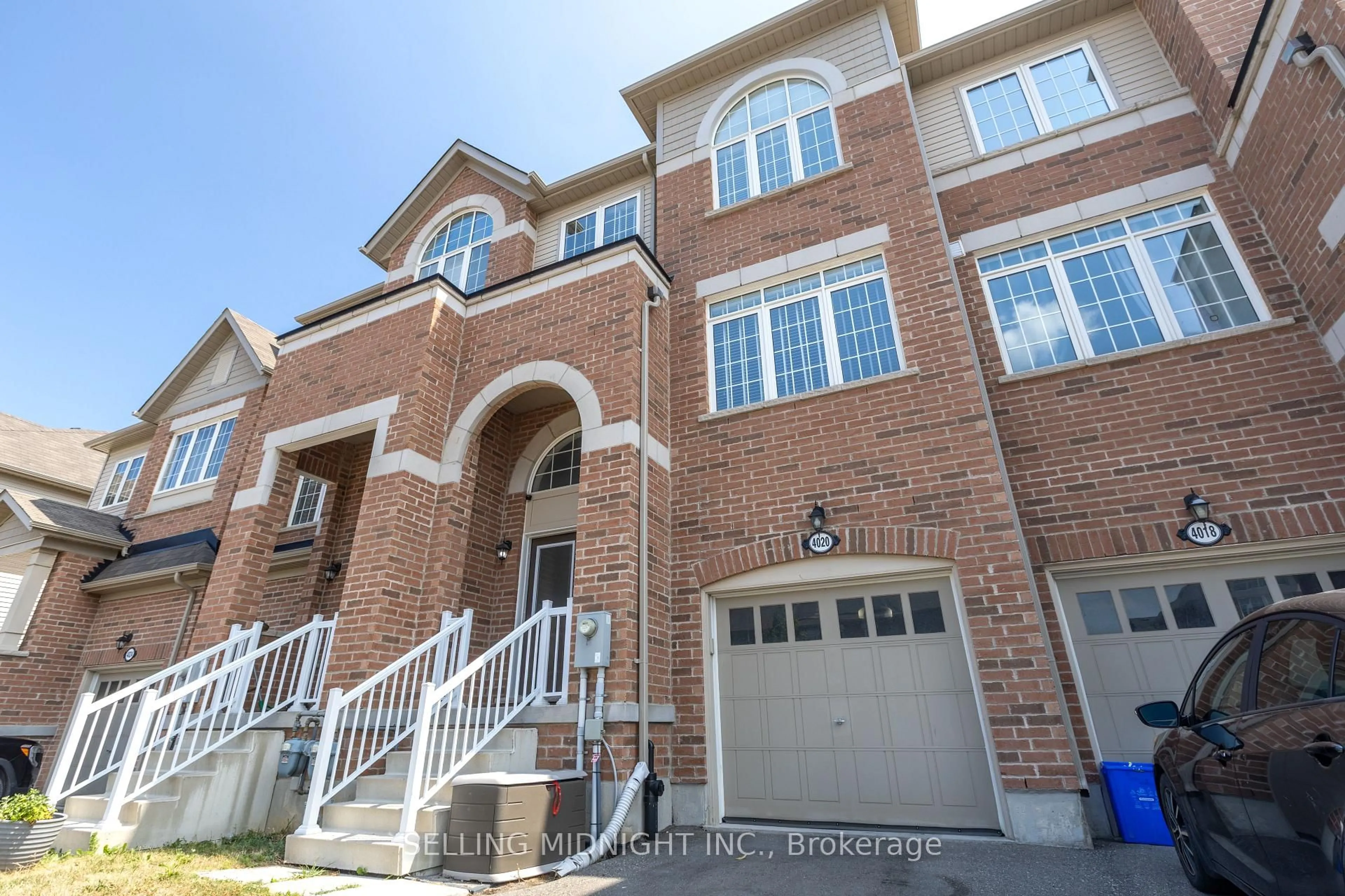 Home with brick exterior material, street for 4020 Fracchioni Dr, Lincoln Ontario L3J 0R8