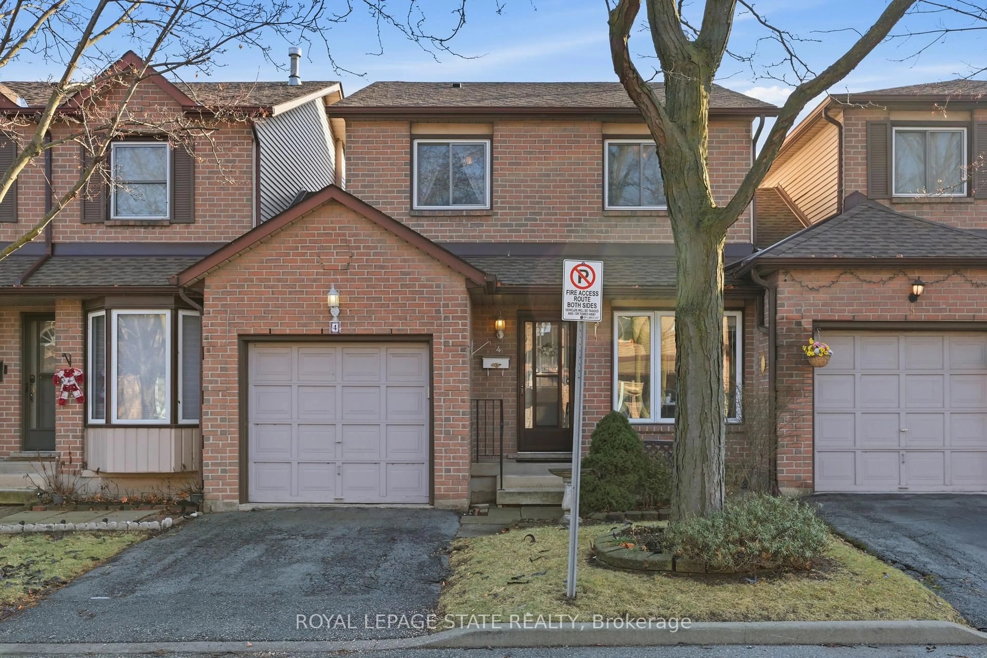Home with brick exterior material, street for 618 Barton St #4, Hamilton Ontario L8E 4X3