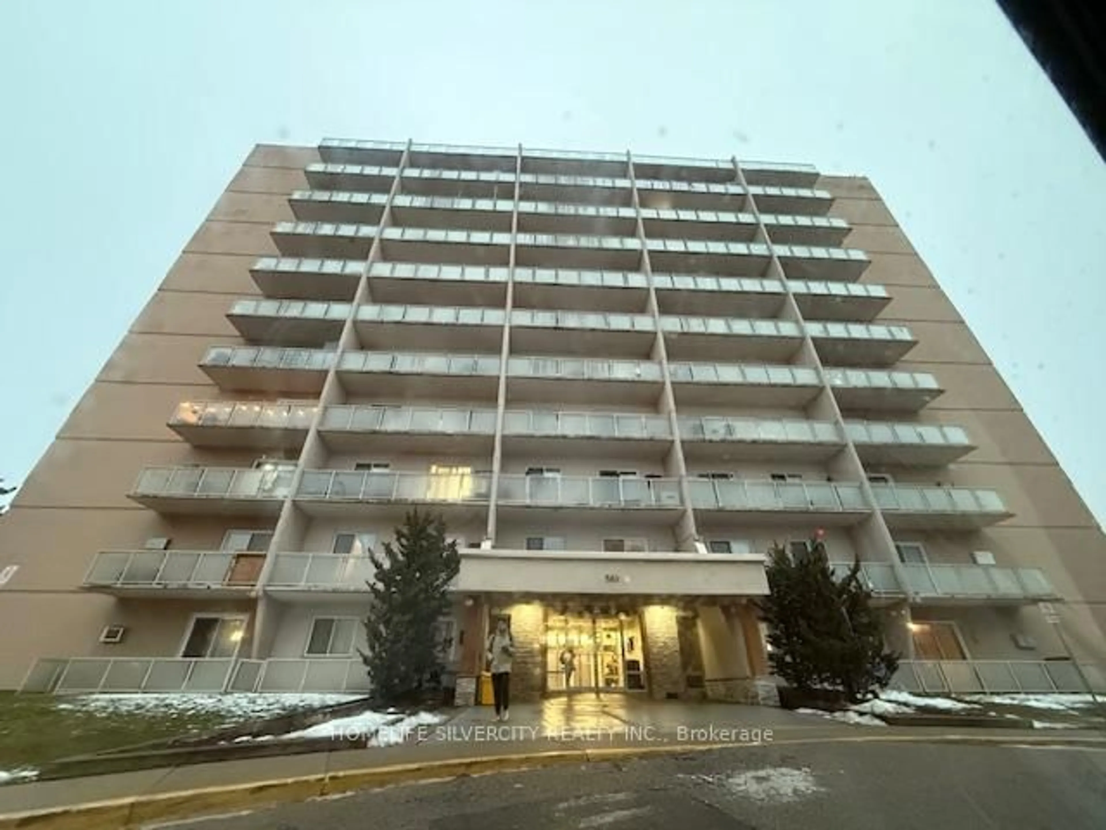 Indoor foyer for 583 MORNINGTON Ave #103, London East Ontario N5Y 3E9