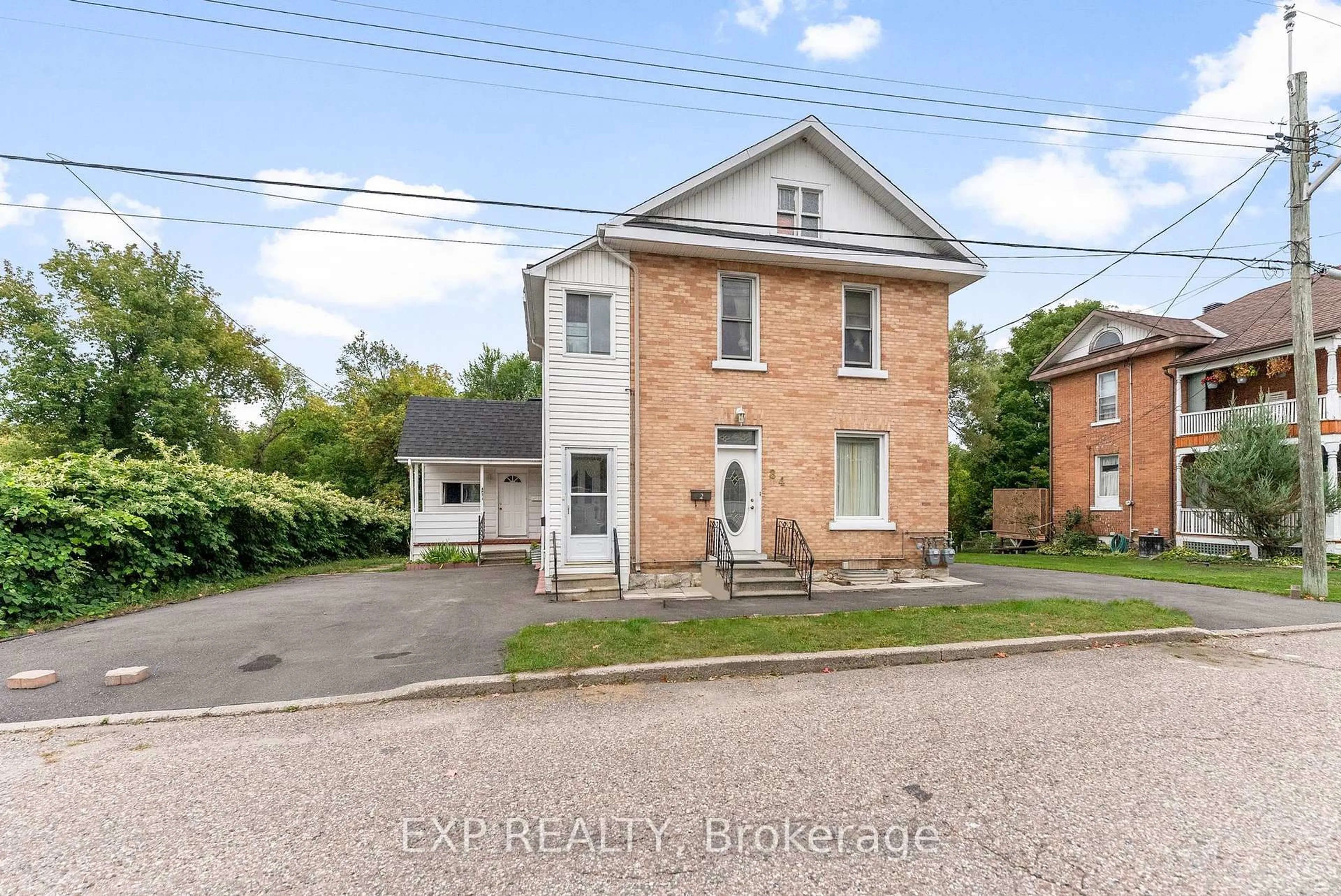 A pic from outside/outdoor area/front of a property/back of a property/a pic from drone, building for 84 Bank St, Renfrew Ontario K7V 2E2