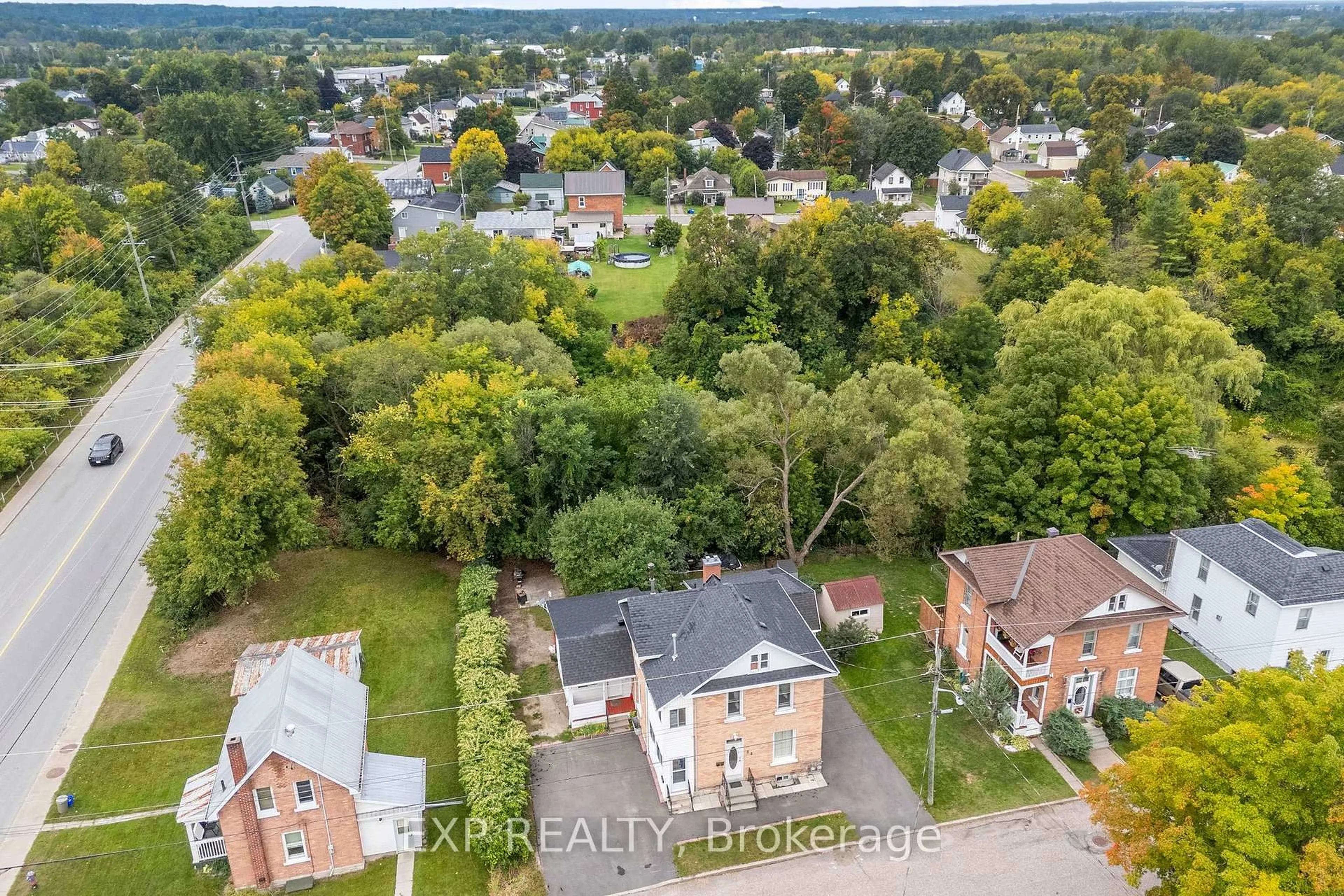 A pic from outside/outdoor area/front of a property/back of a property/a pic from drone, unknown for 84 Bank St, Renfrew Ontario K7V 2E2