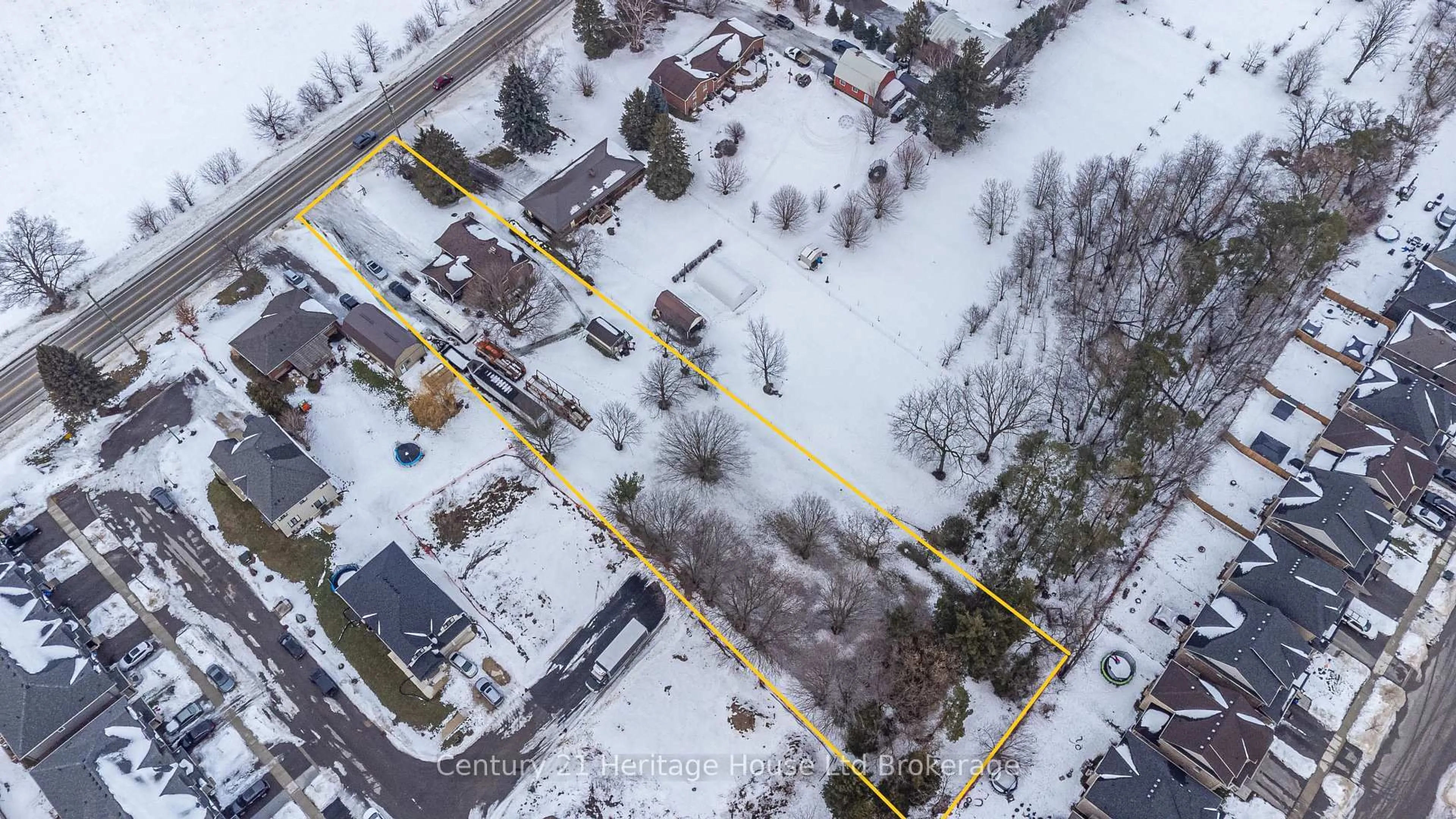 A pic from outside/outdoor area/front of a property/back of a property/a pic from drone, street for 745190 Oxford Road 17, Woodstock Ontario N4S 7W2