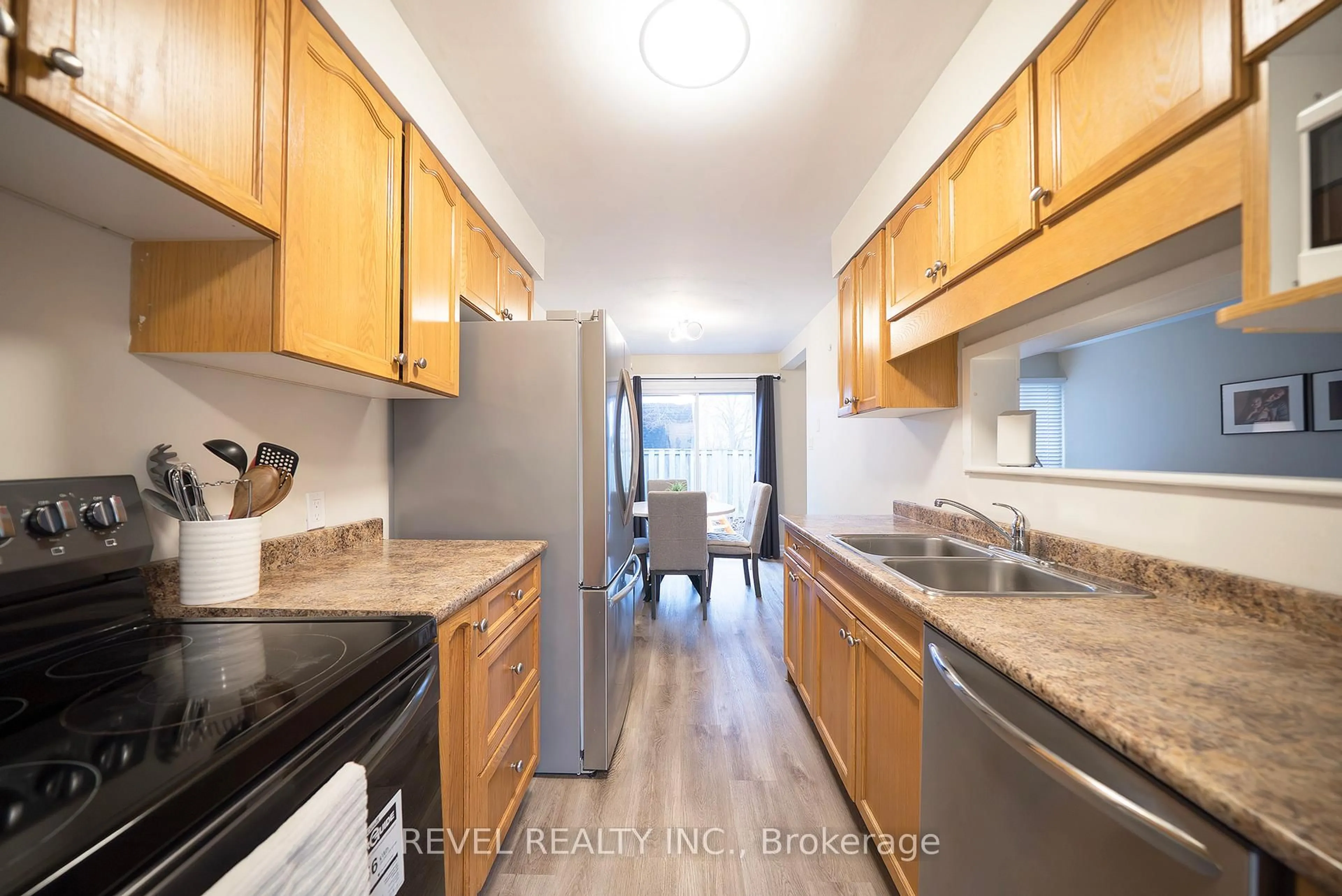 Standard kitchen, wood/laminate floor for 273 Elgin St #41, Brantford Ontario N3S 5B2