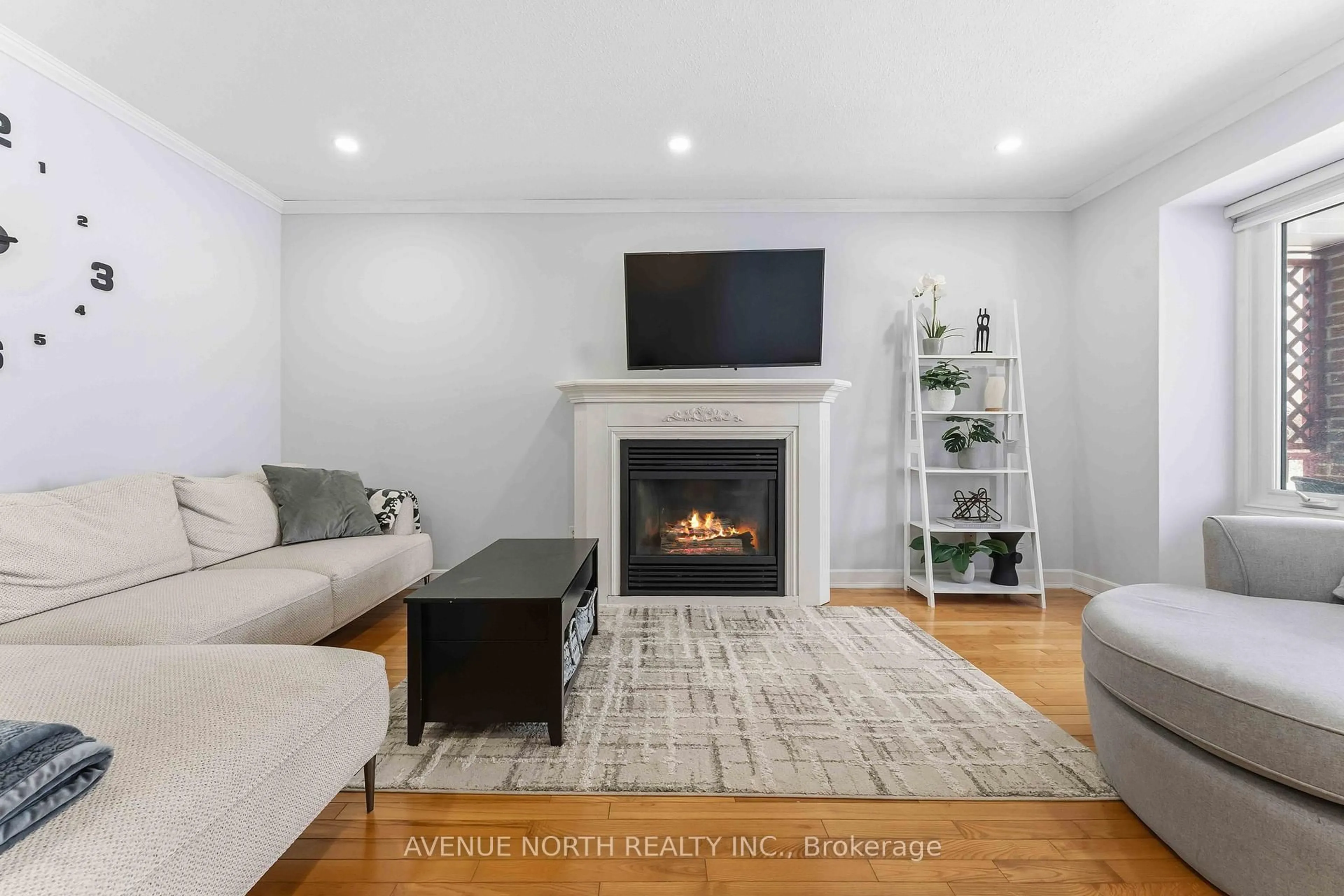 Living room with furniture, unknown for 1017 Arrowhead Pl, Ottawa Ontario K1C 2S5