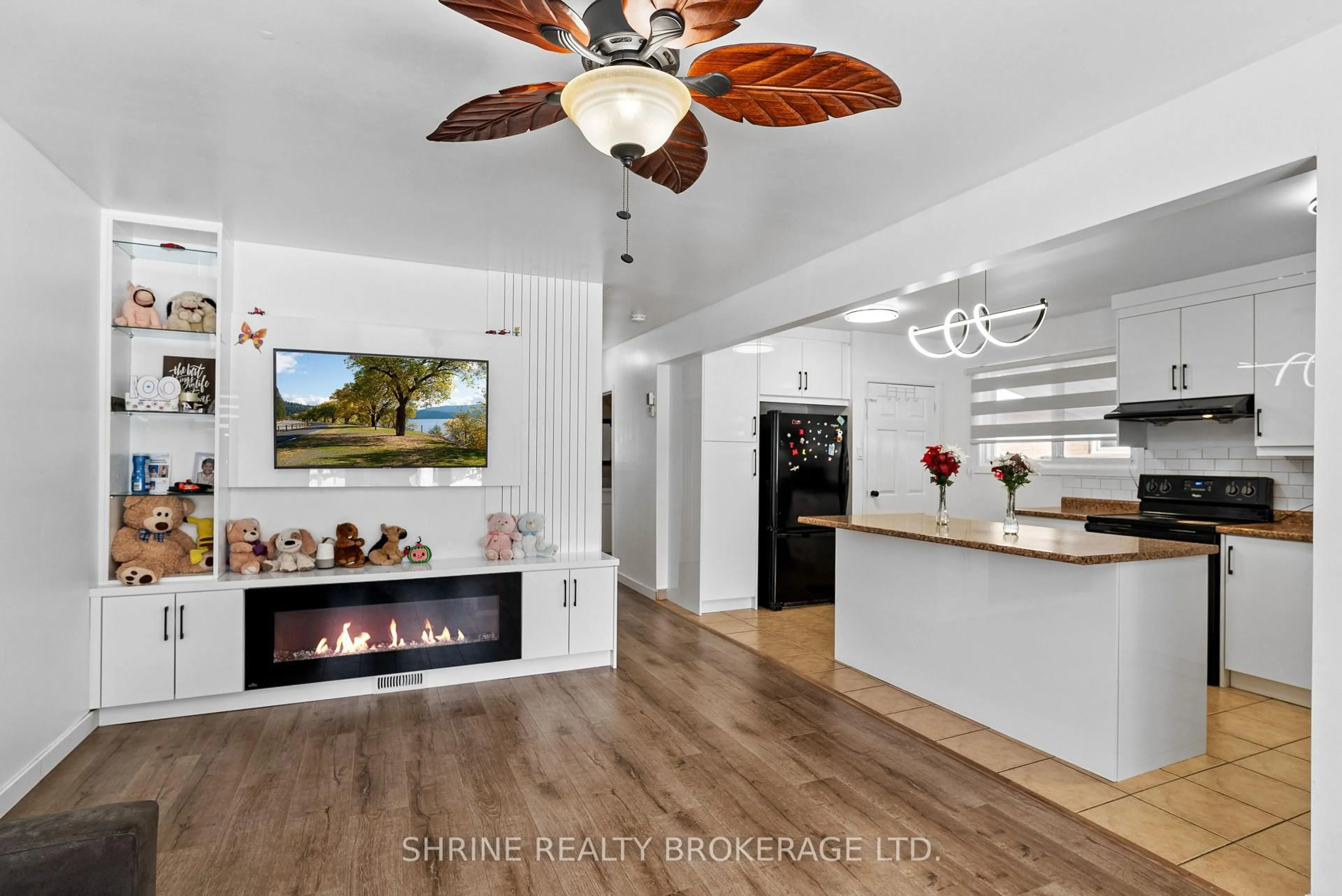 Indoor entryway for 15 Garland Cres, London East Ontario N5V 1N4