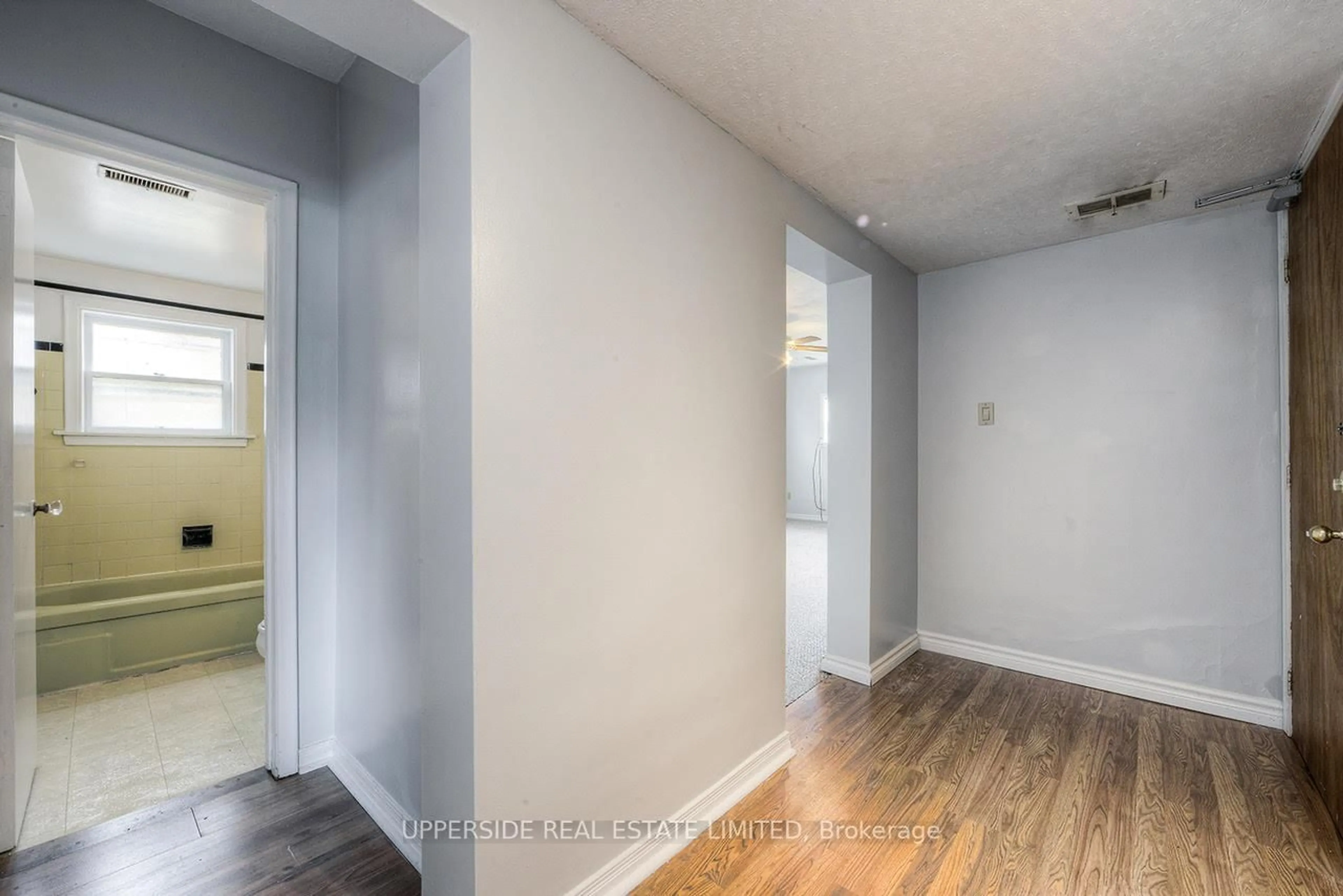 A pic of a room for 7 Balmoral Dr, Kitchener Ontario N2M 2J7