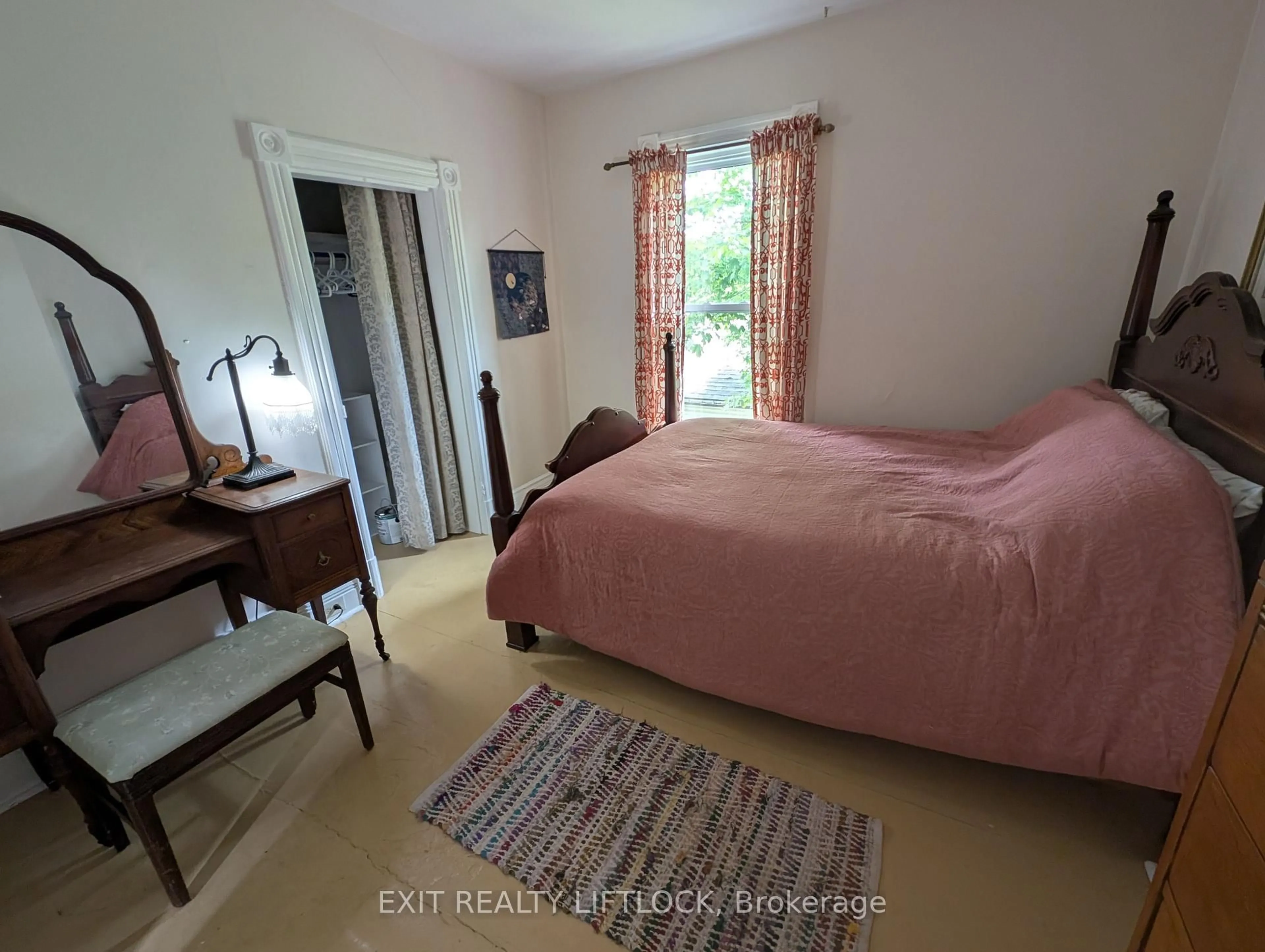 A pic of a room for 629 Aylmer St, Peterborough Ontario K9H 3X2