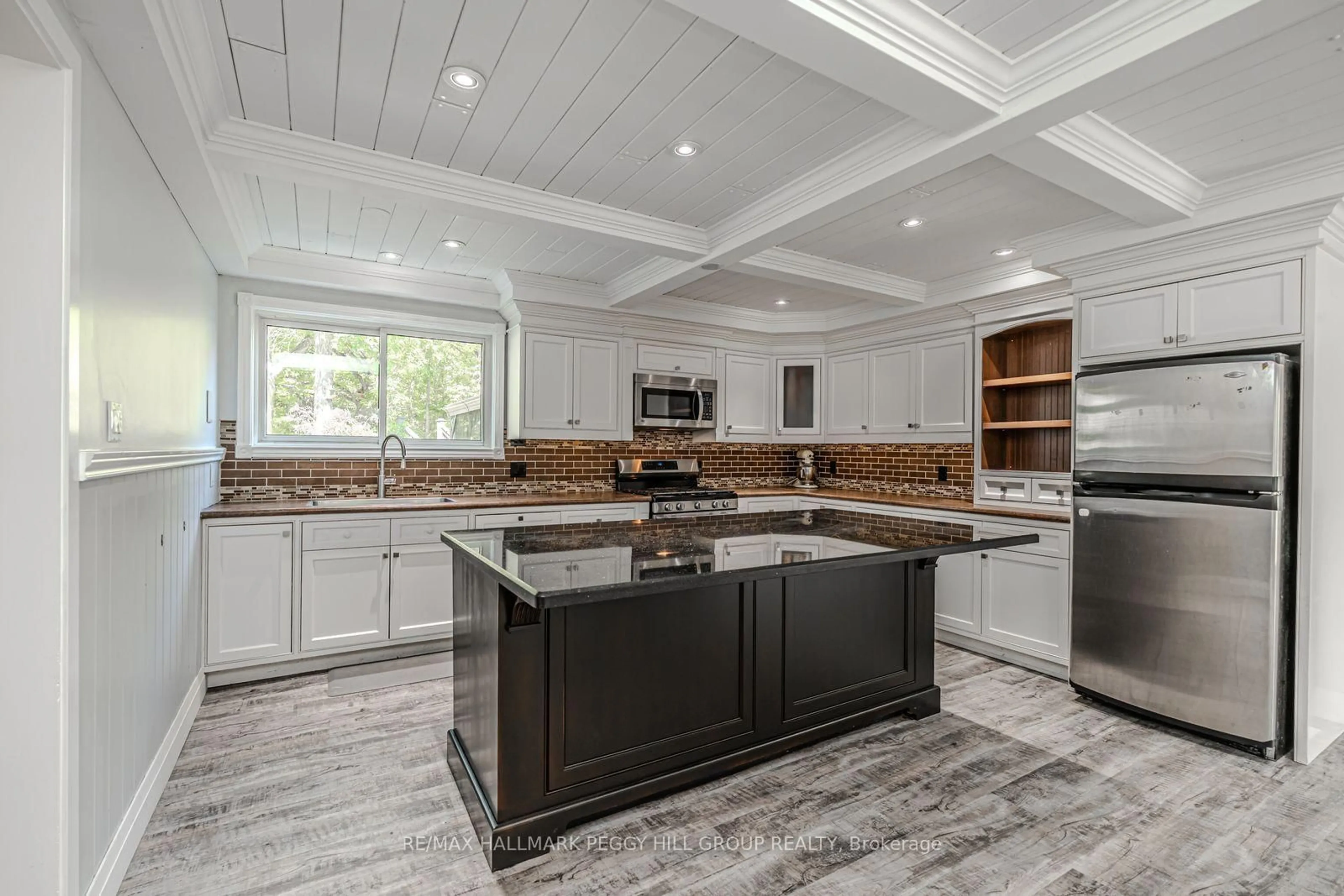 Open concept kitchen, ceramic/tile floor for 106 Musky Bay Rd, Georgian Bay Ontario L0K 1S0