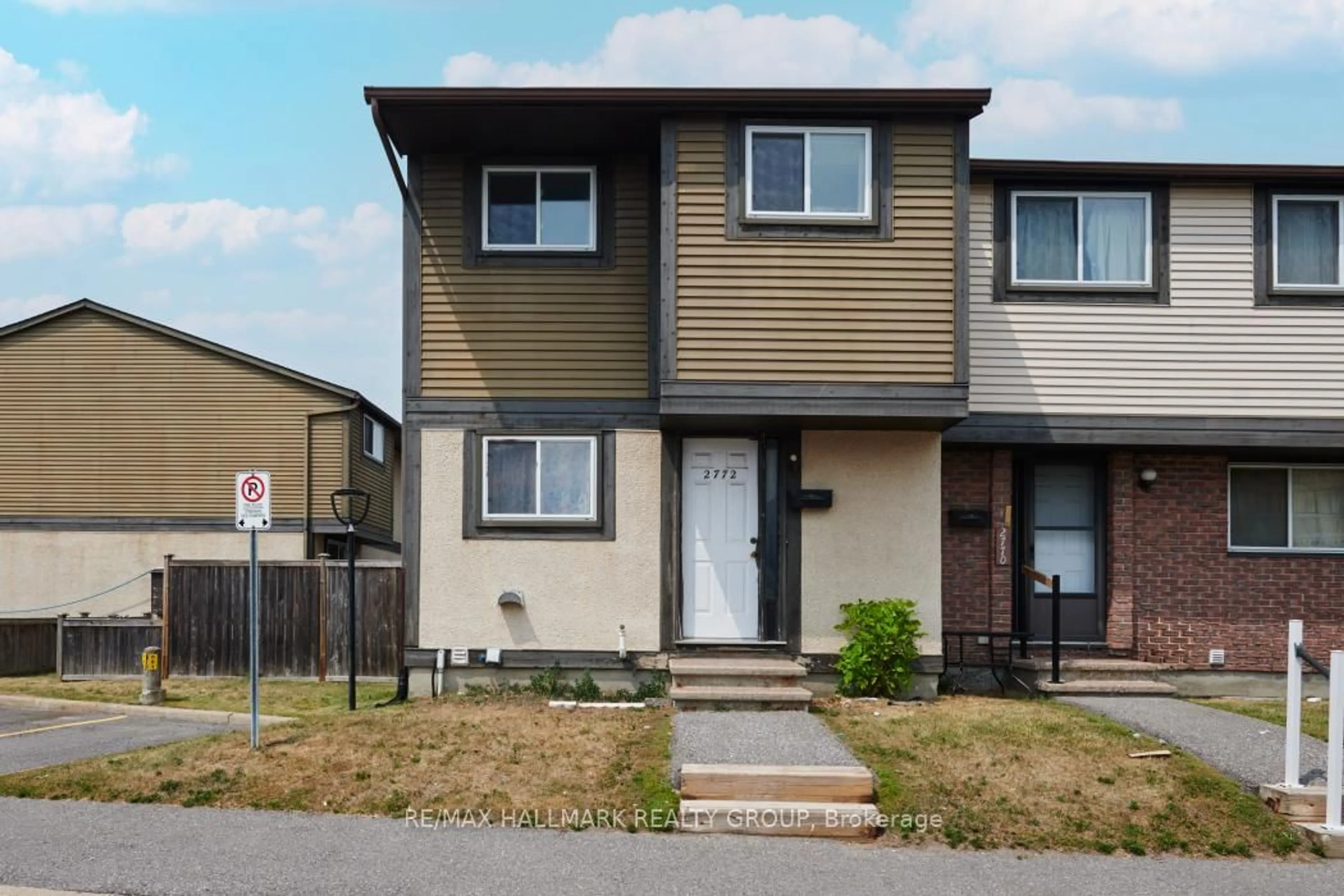 Home with vinyl exterior material, street for 2772 Pimlico Cres #81, Ottawa Ontario K1T 2A8