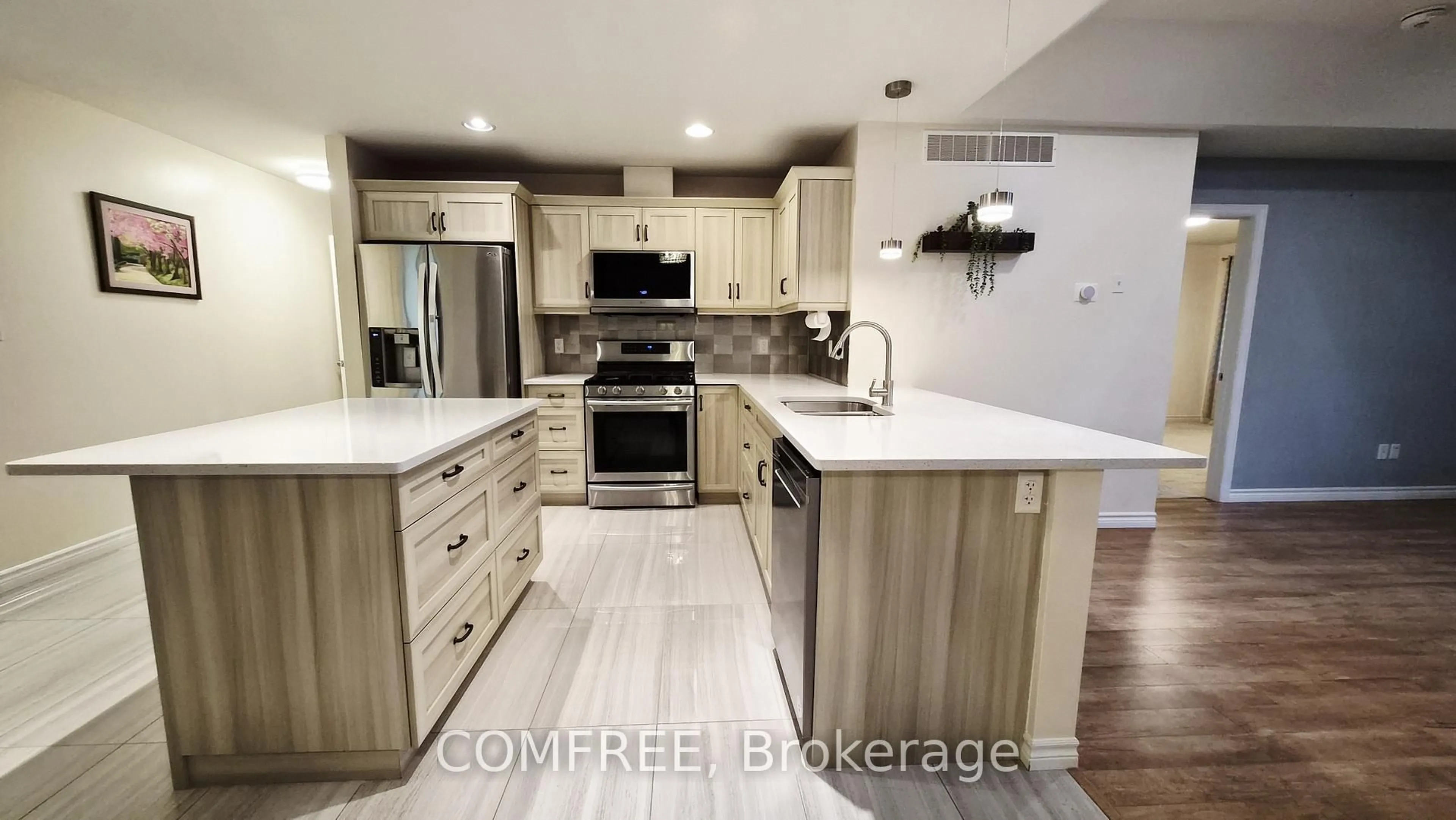 Open concept kitchen, unknown for 10219 Beverly Glen St, Windsor Ontario N8P 0C2