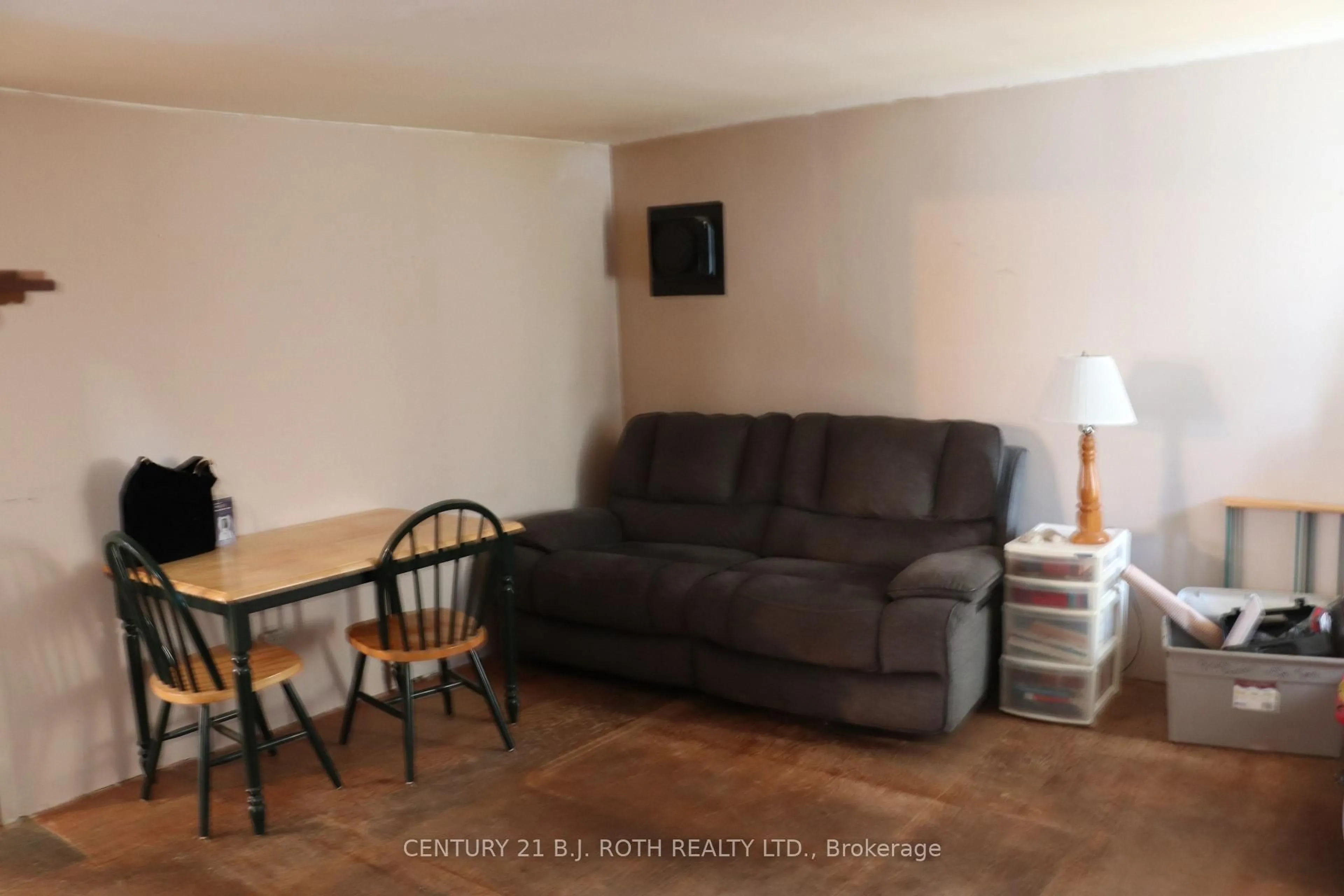 A pic of a room for 430 Farquhar St, Gravenhurst Ontario P1P 1E4