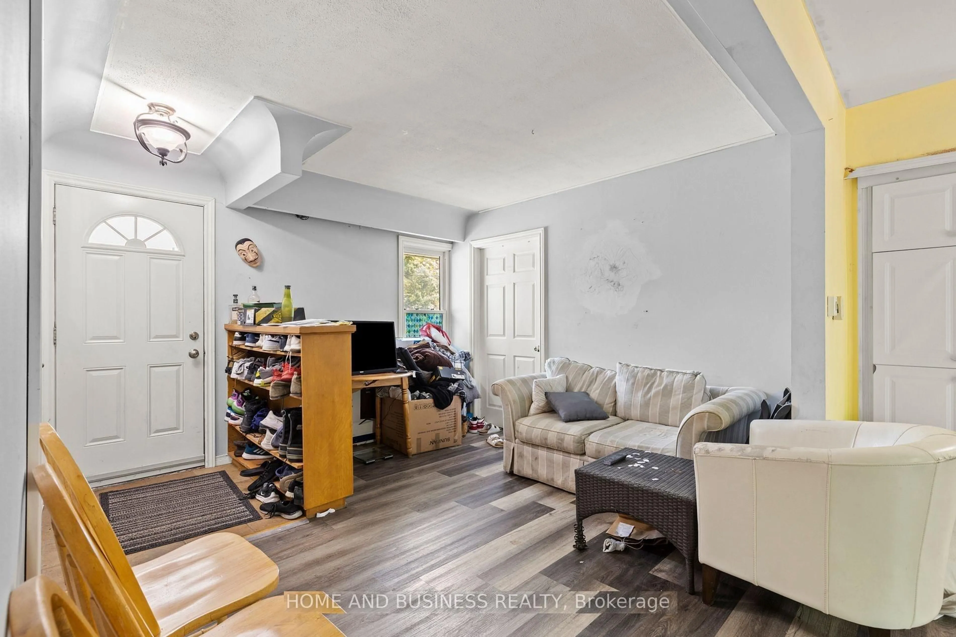 Living room with furniture, unknown for 51 High St, Waterloo Ontario N2L 3X7