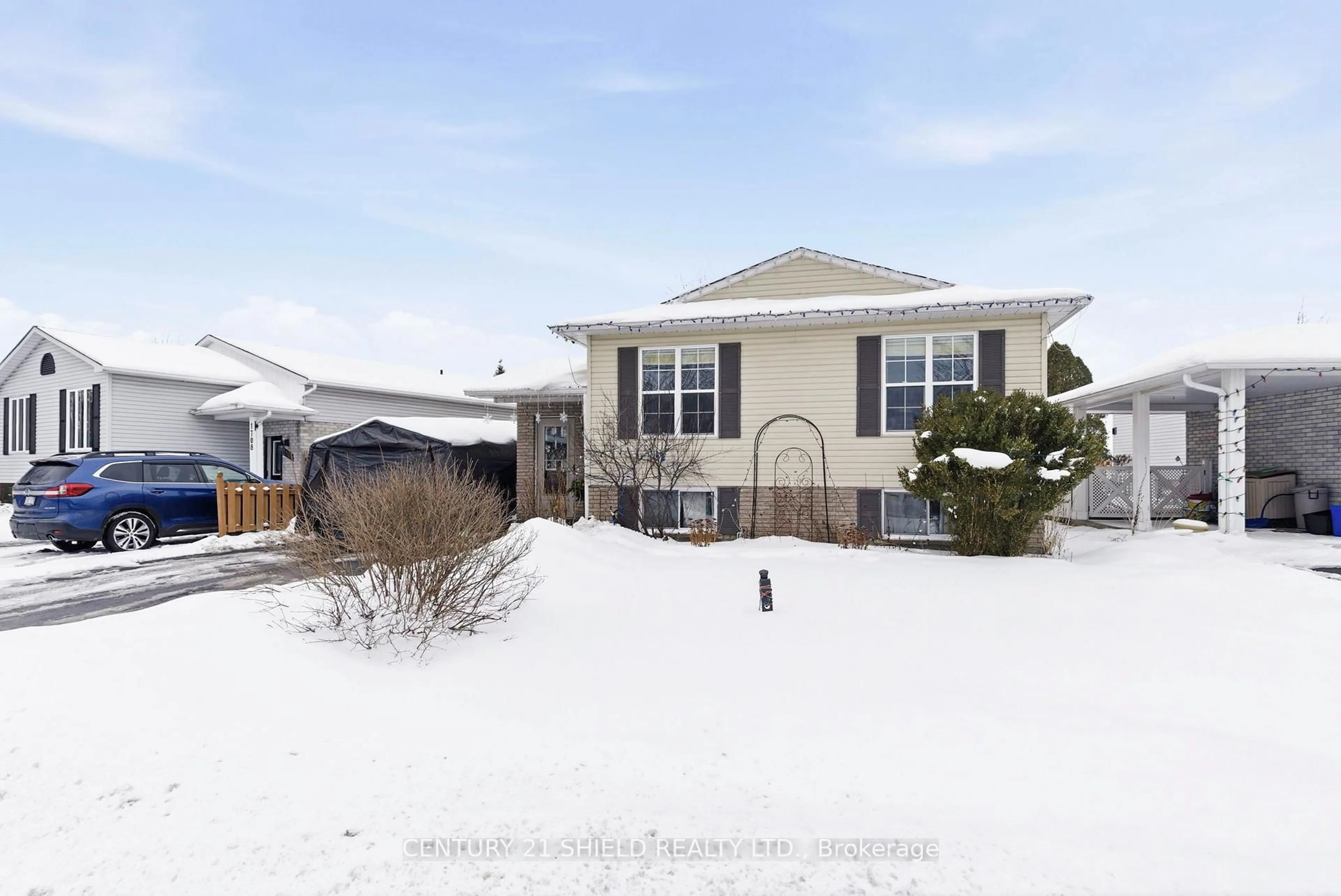 Home with vinyl exterior material, street for 1712 Cumberland St, Cornwall Ontario K6J 5T6