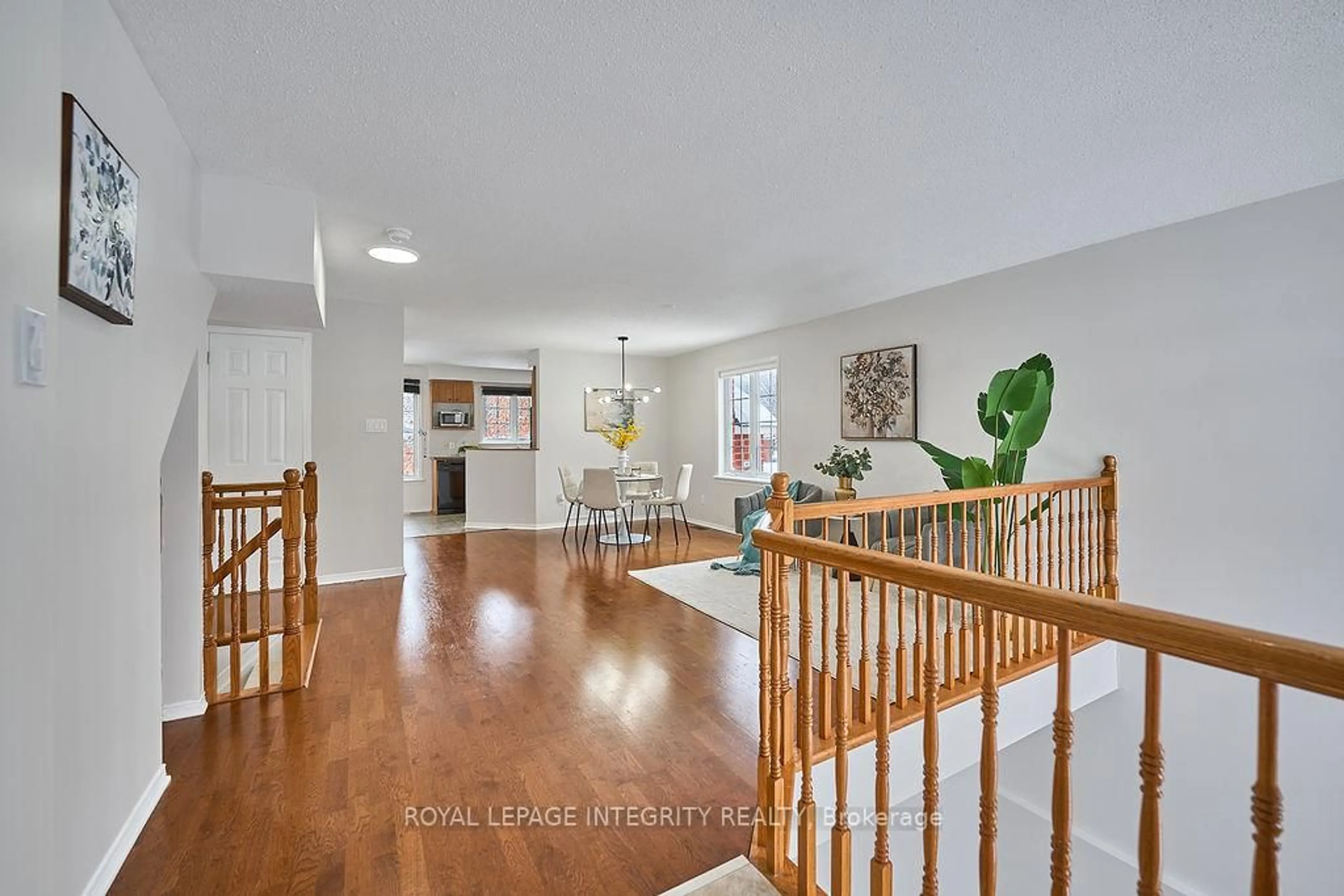 Indoor foyer for 70 Edenvale Dr #140, Ottawa Ontario K2K 3N6