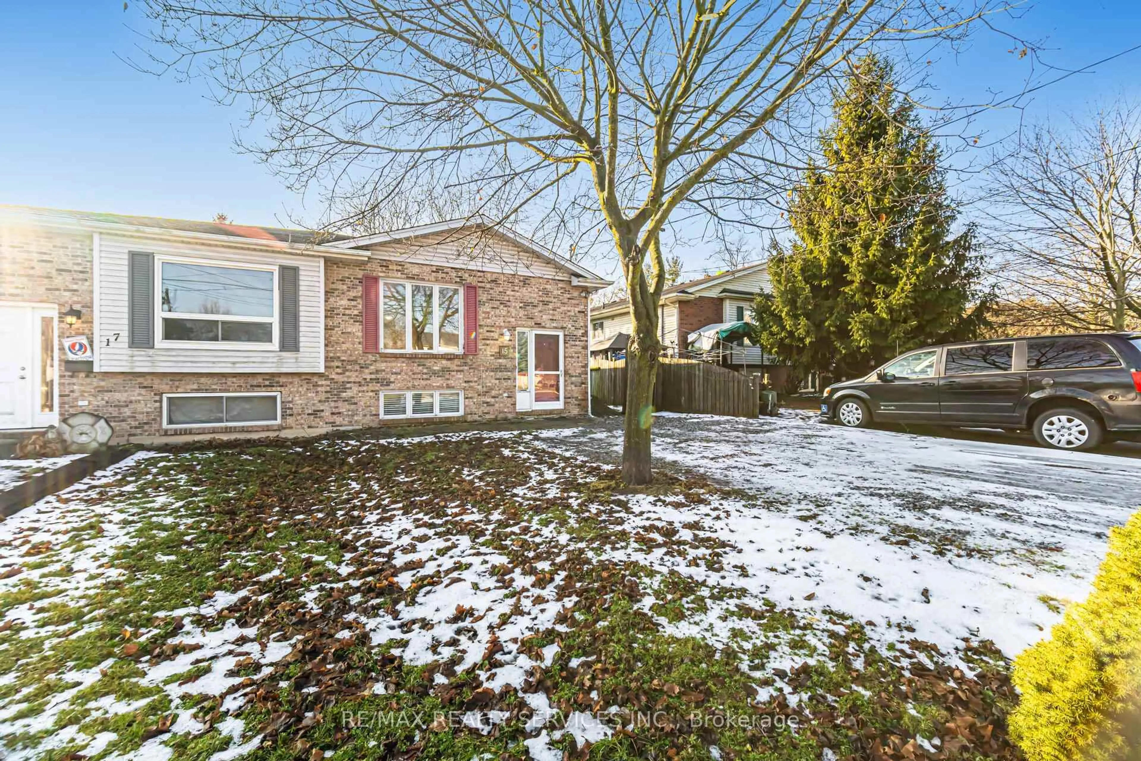 Home with brick exterior material, street for 15 Margaret St, Thorold Ontario L0S 1K0