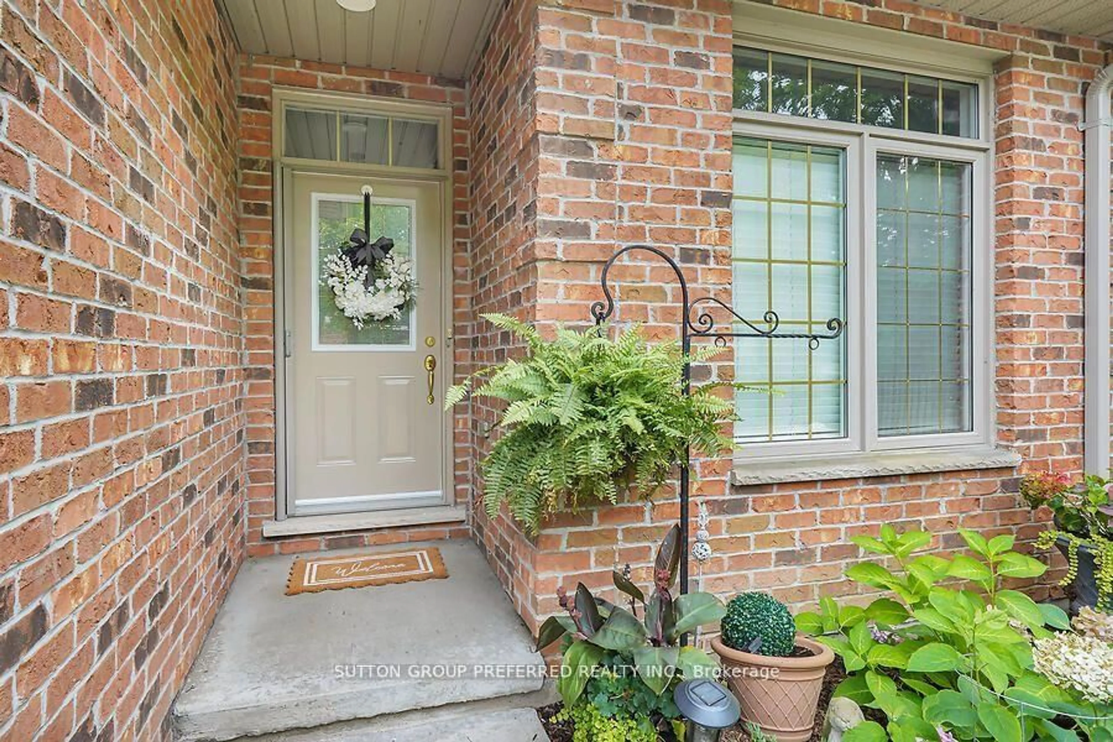 Indoor entryway for 398 Old Riverside Dr #6, London North Ontario N6H 4T3
