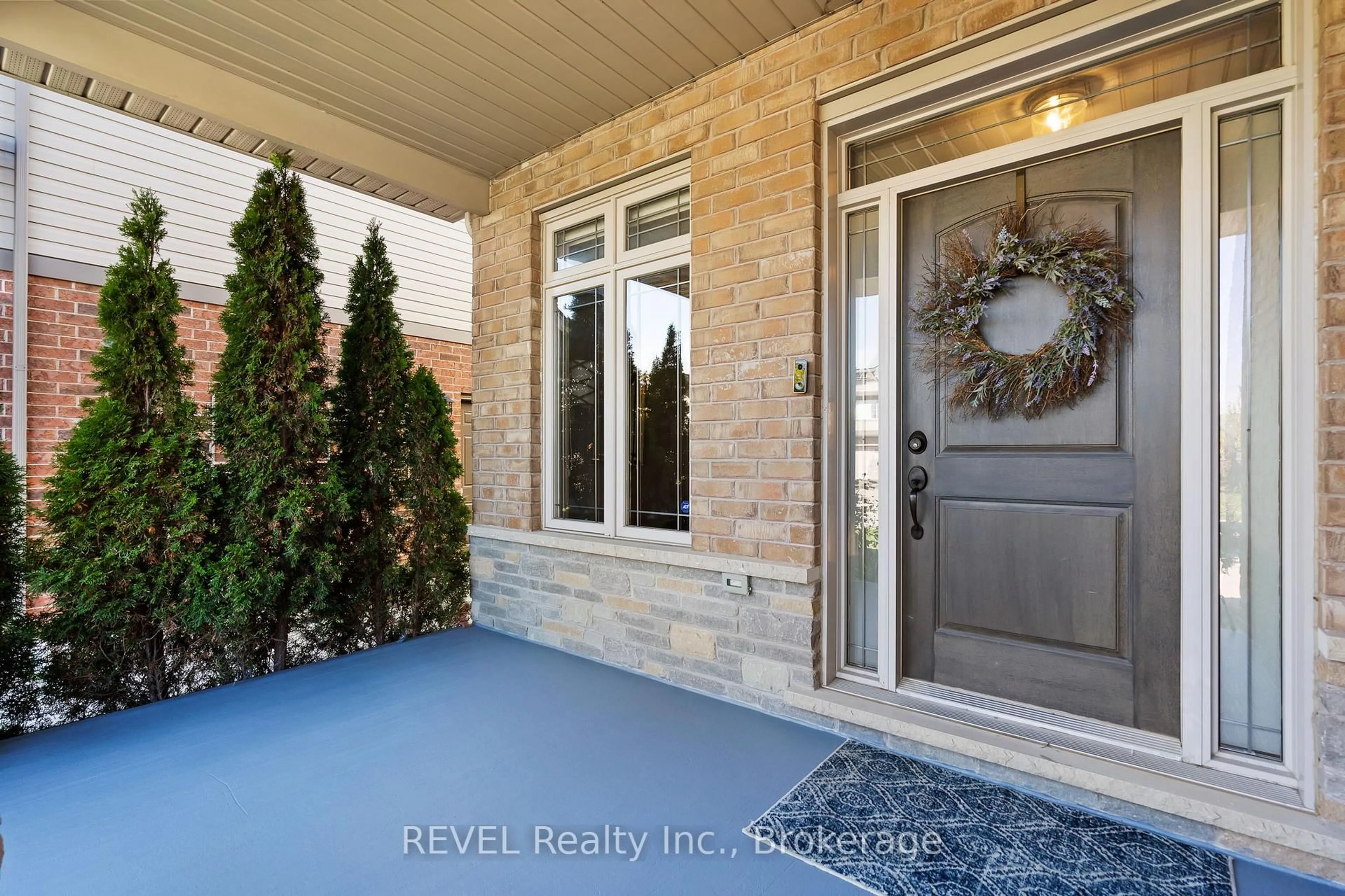 Indoor entryway for 5767 Osprey Ave, Niagara Falls Ontario L2H 0G2