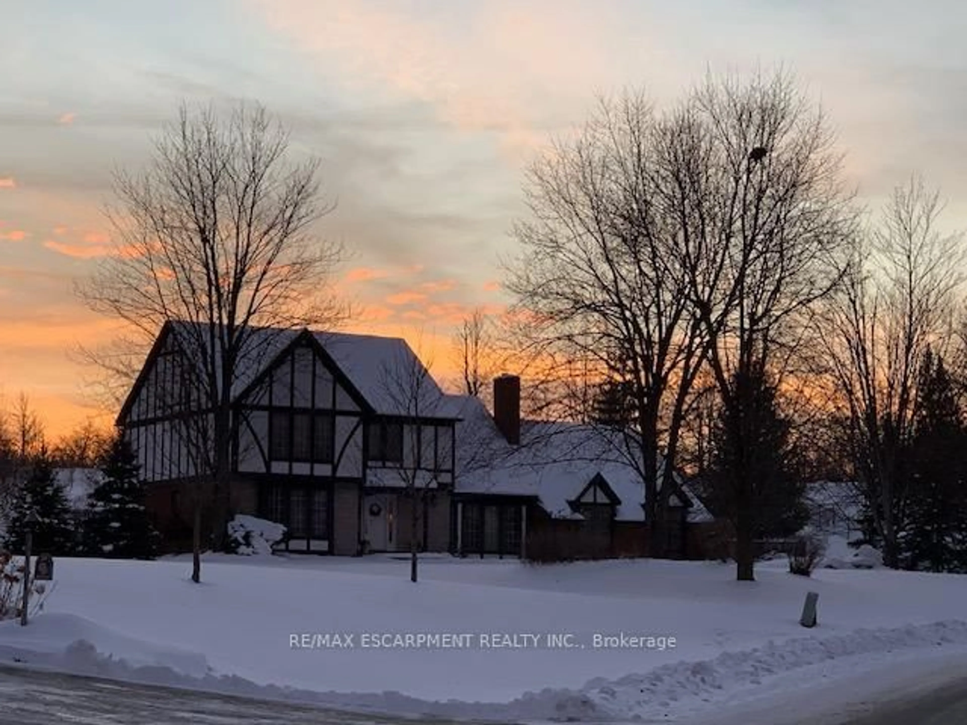 Blurry image for 22 Weneil Dr, Hamilton Ontario L8B 0Z6