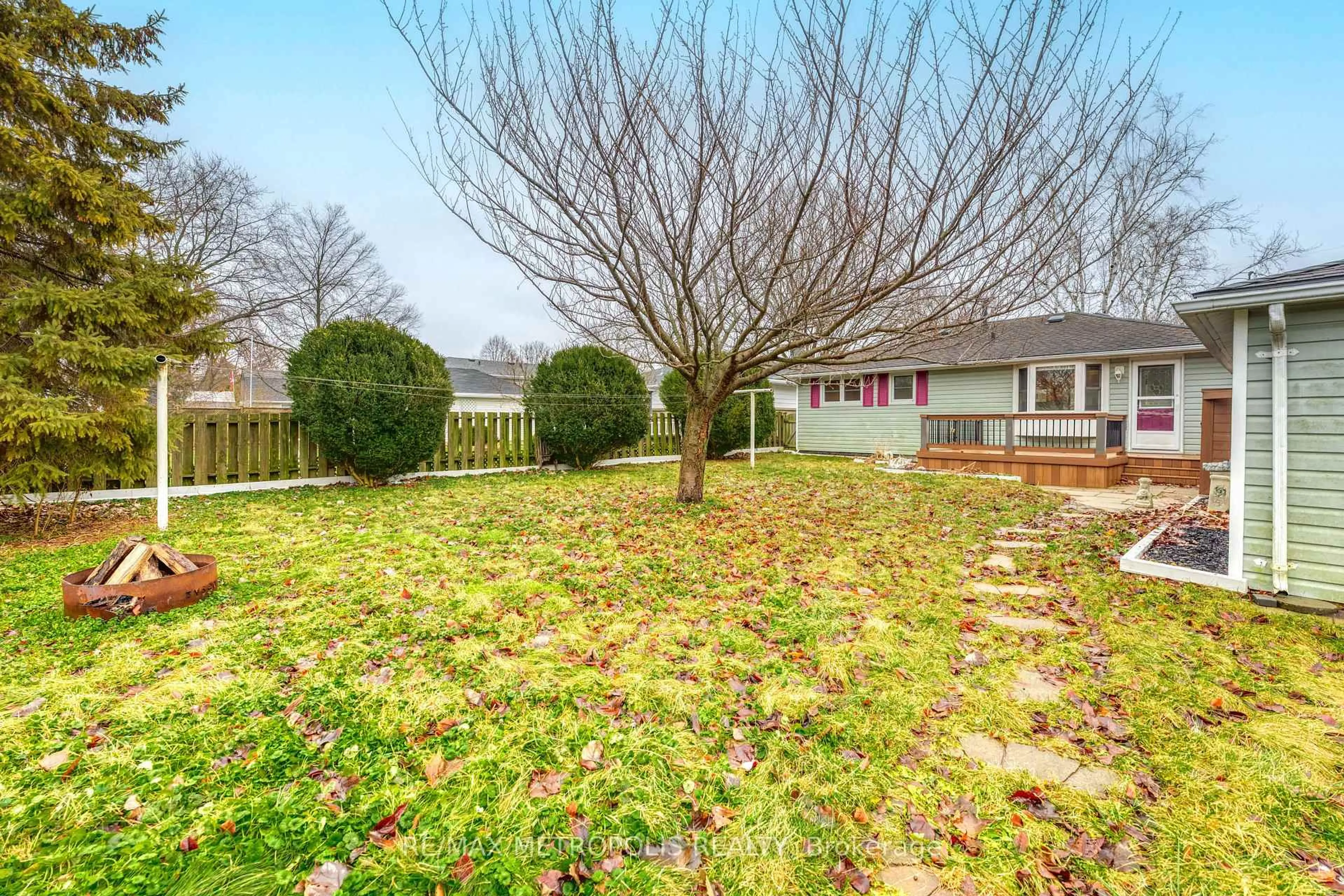 A pic from outside/outdoor area/front of a property/back of a property/a pic from drone, street for 704 Houser St, Point Edward Ontario N7V 1A9