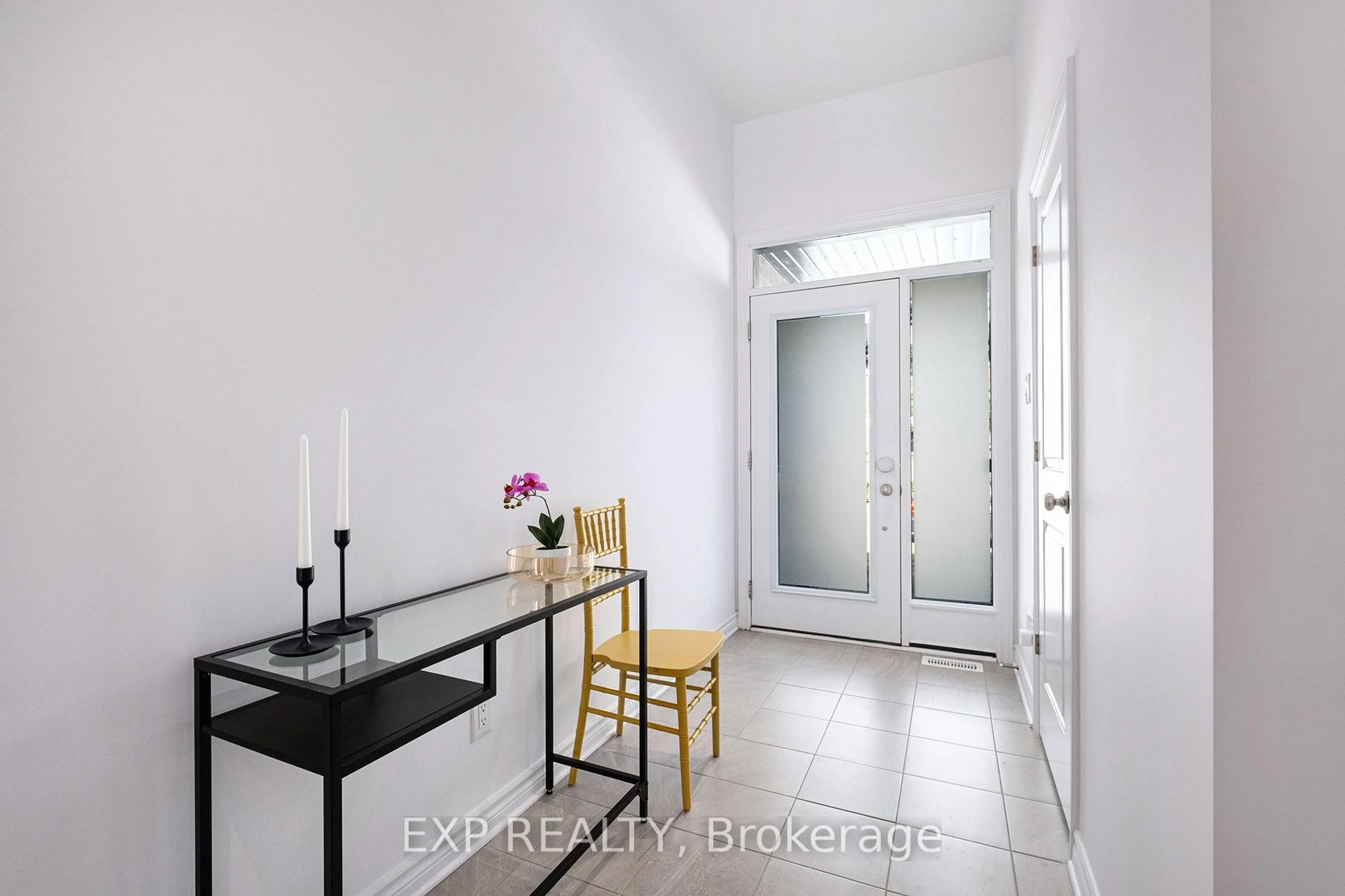 Indoor entryway for 519 Triangle St, Ottawa Ontario K2V 0M7