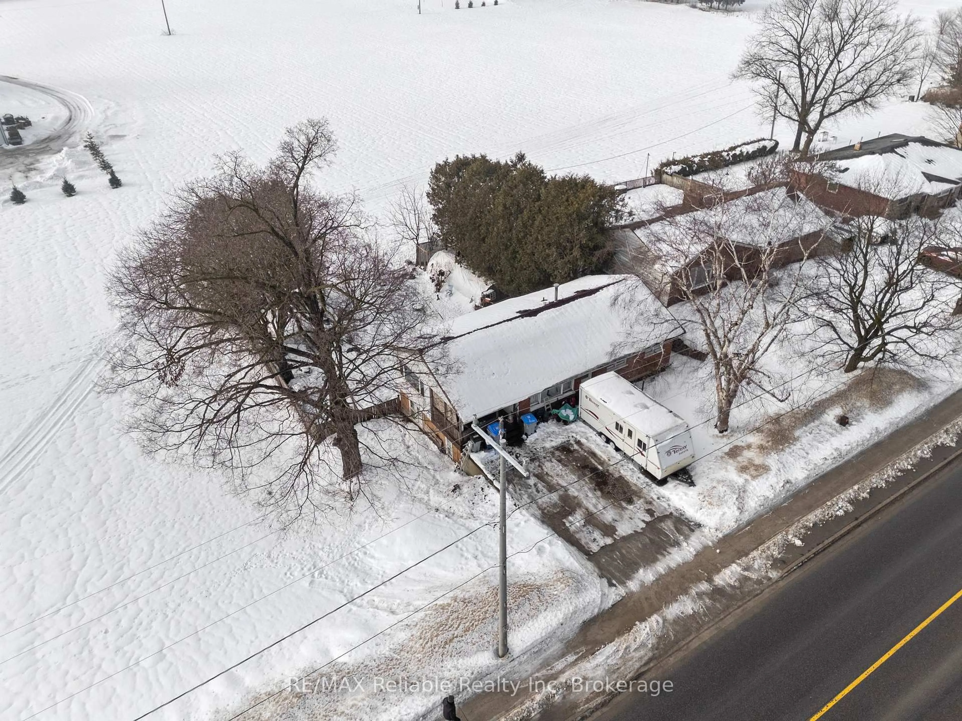A pic from outside/outdoor area/front of a property/back of a property/a pic from drone, street for 117 Goderich St, Huron East Ontario N0K 1W0