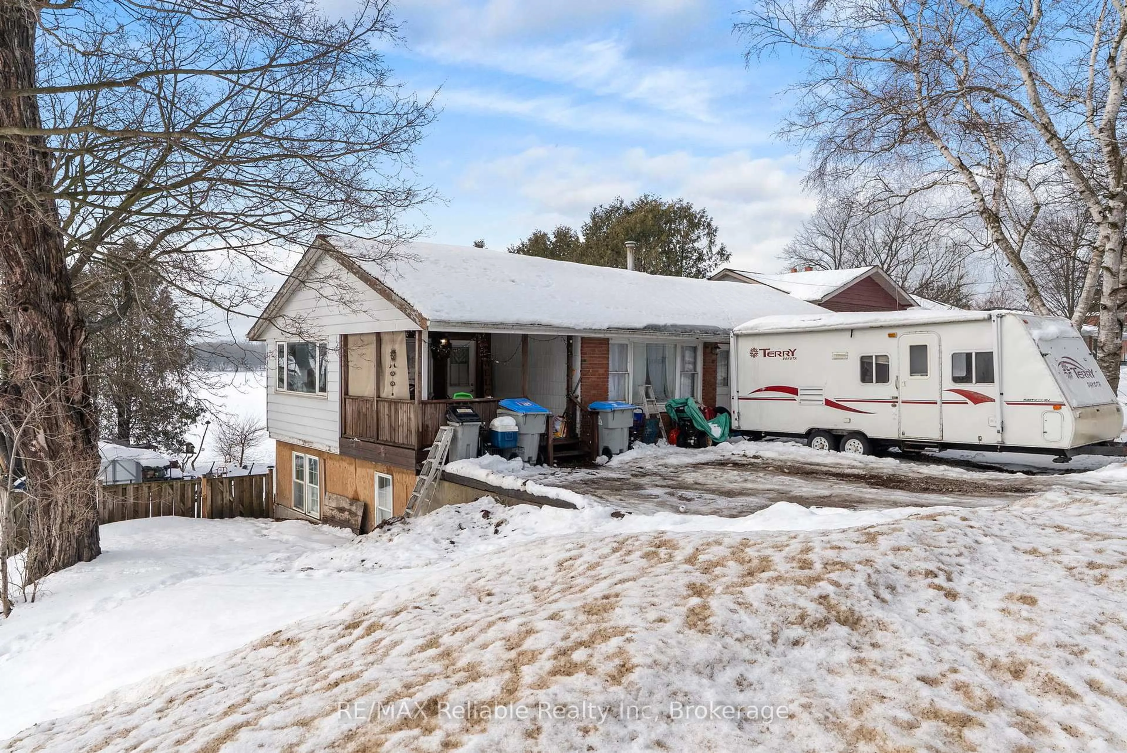 A pic from outside/outdoor area/front of a property/back of a property/a pic from drone, street for 117 Goderich St, Huron East Ontario N0K 1W0