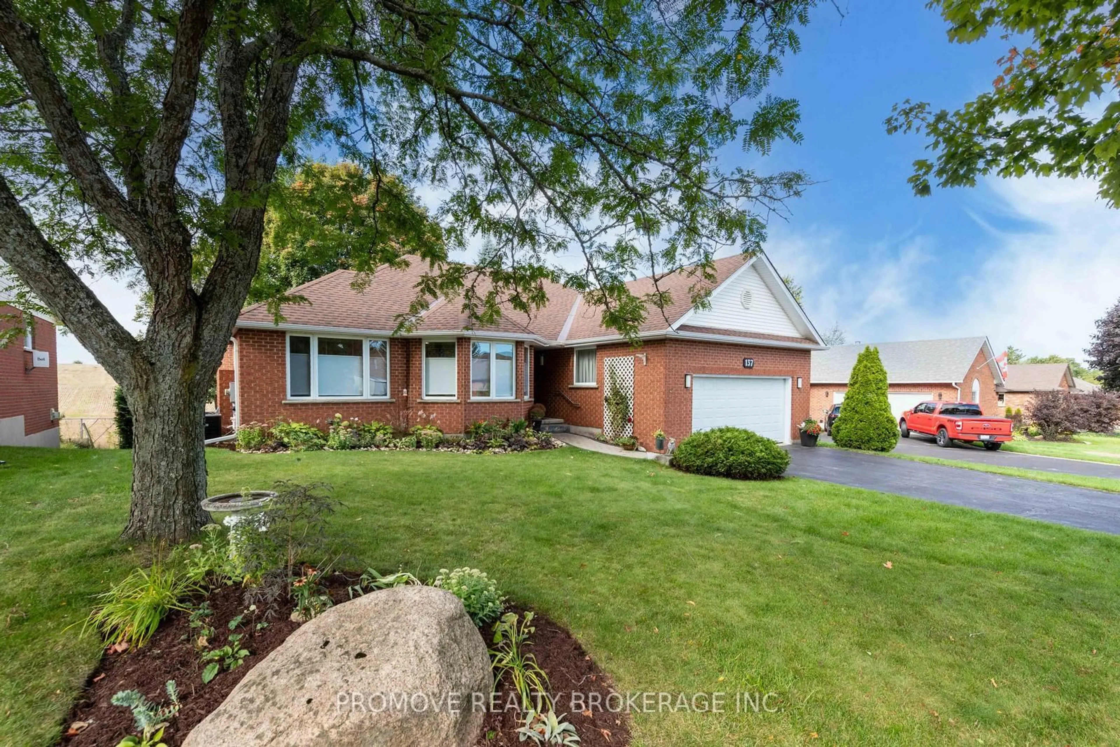 Home with brick exterior material, street for 137 Lou's Blvd, Guelph/Eramosa Ontario N0B 2K0