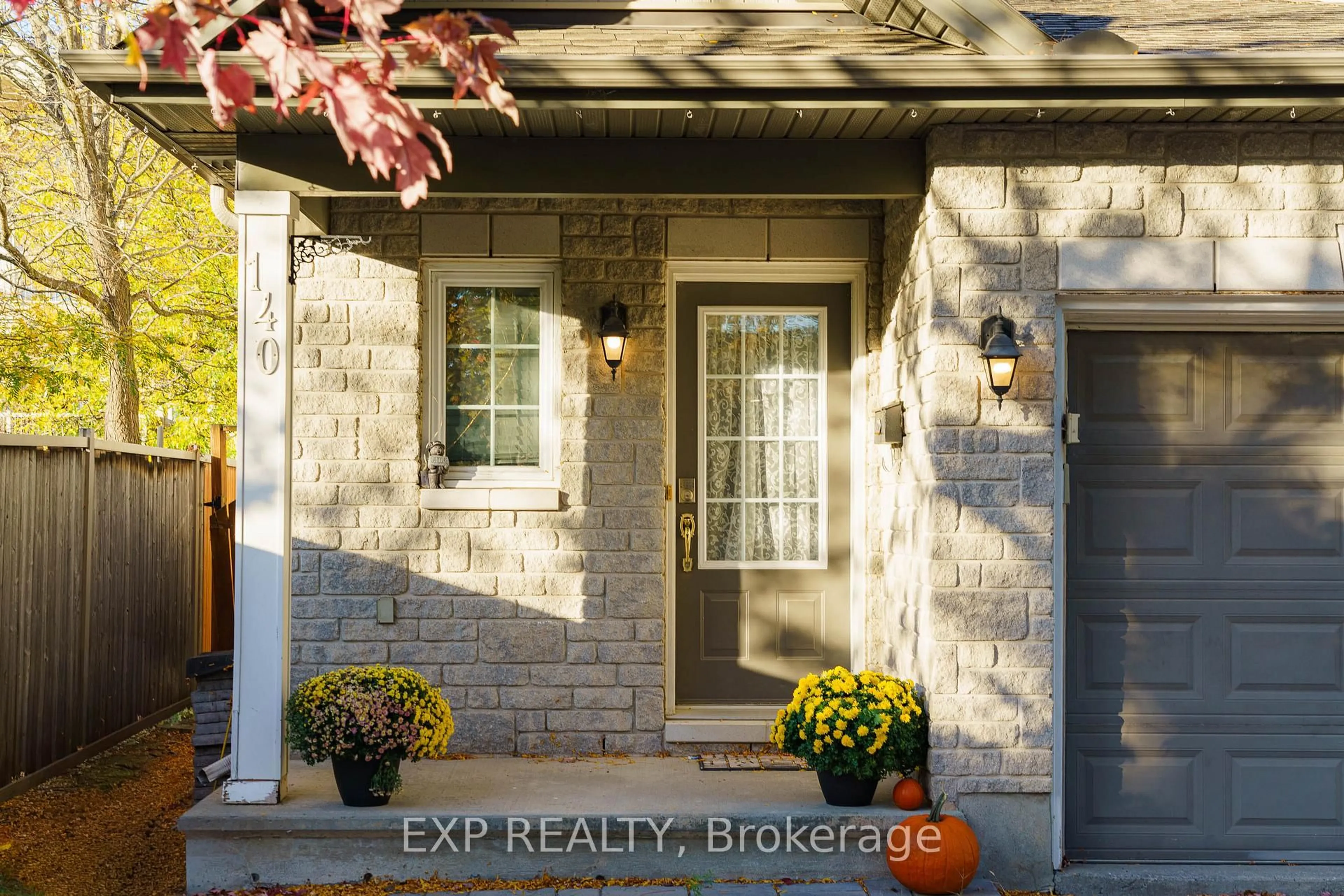 Indoor entryway for 140 Whetstone Cres, Barrhaven Ontario K2G 7C3