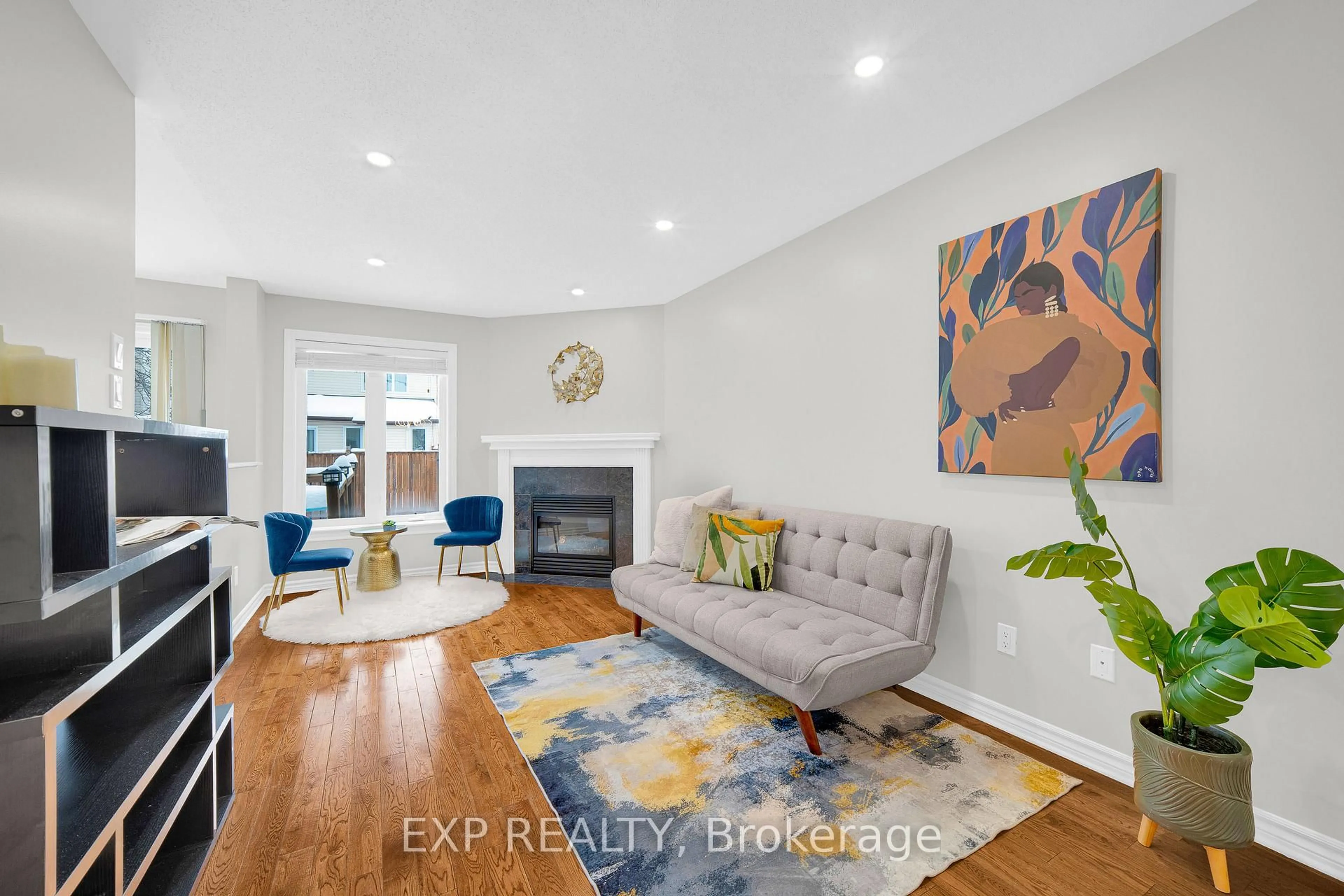 Living room with furniture, unknown for 140 Whetstone Cres, Barrhaven Ontario K2G 7C3