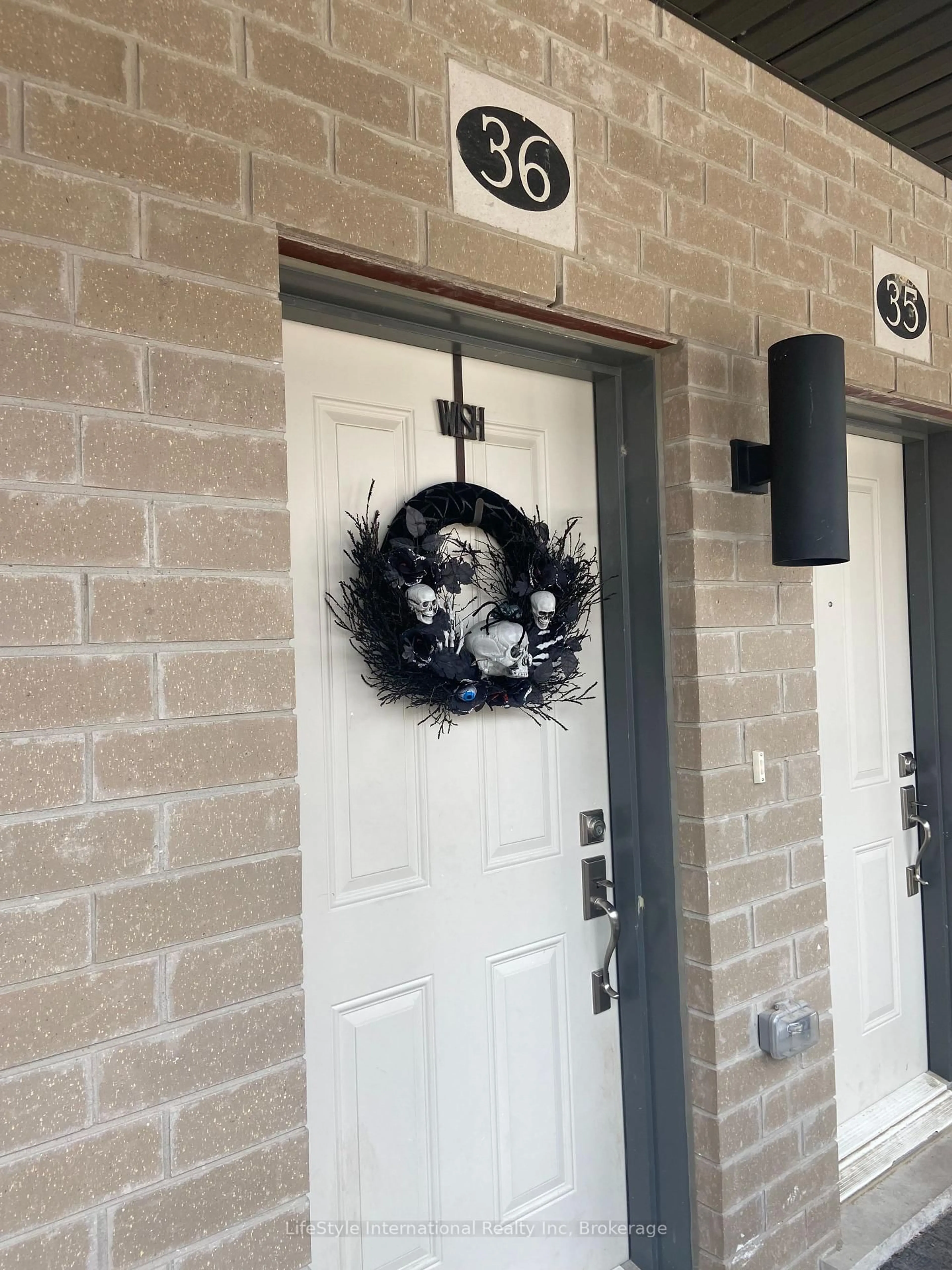 Indoor entryway for 25 Isherwood Ave #36, Cambridge Ontario N1R 0E2