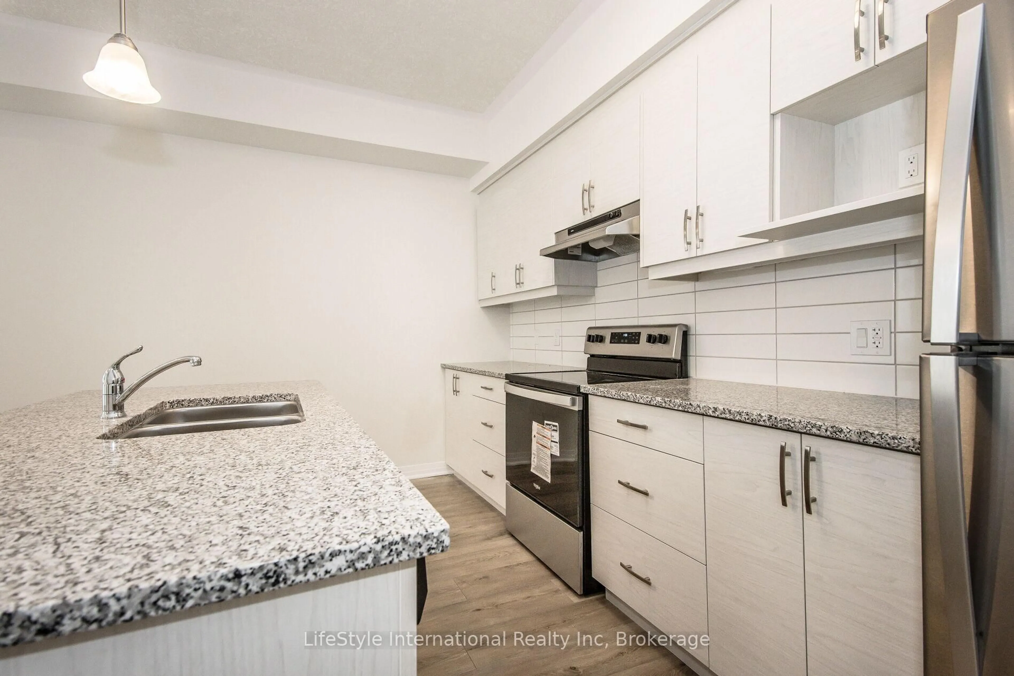 Standard kitchen, unknown for 25 Isherwood Ave #36, Cambridge Ontario N1R 0E2