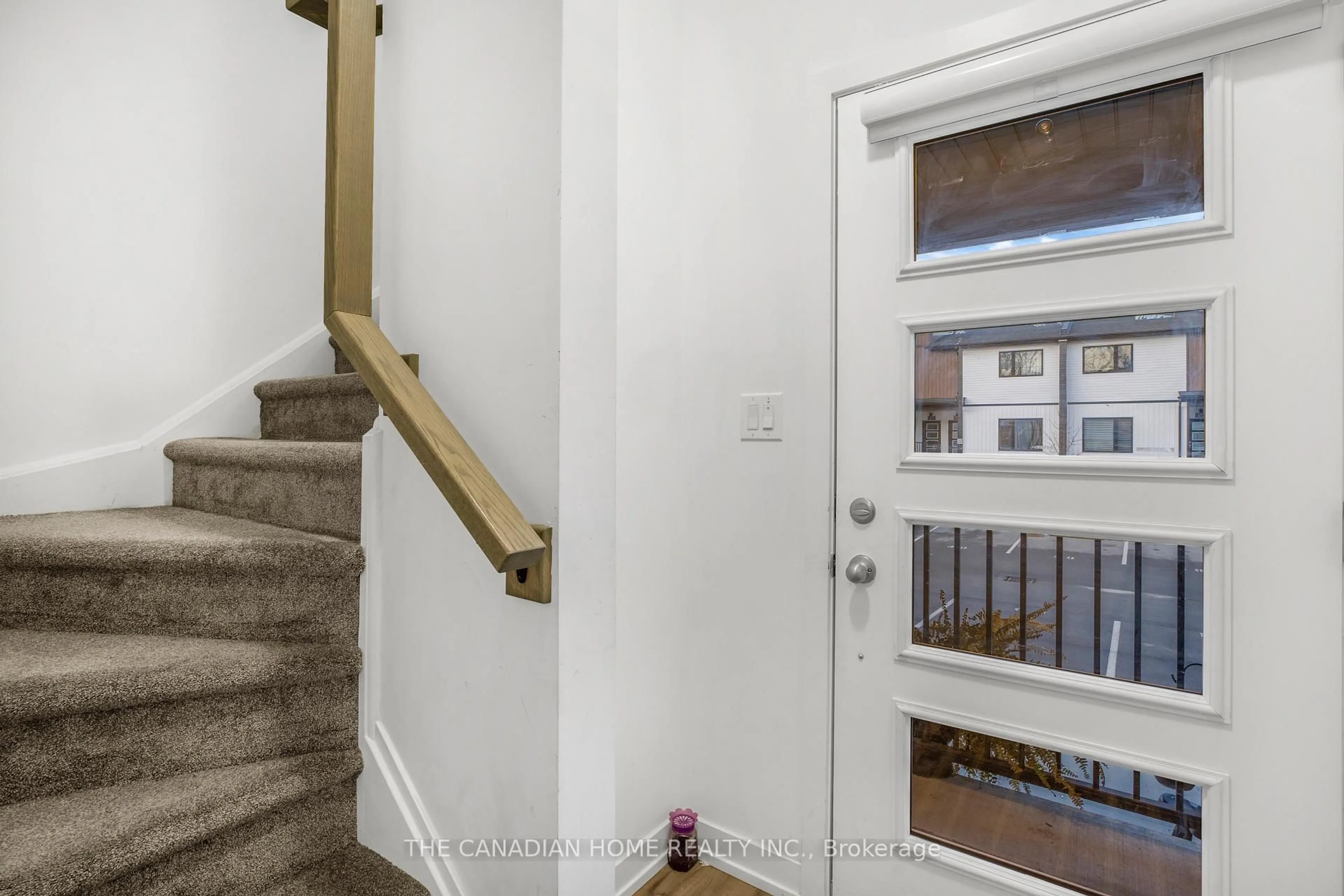 Indoor entryway for 4263 FOURTH Ave #UNIT 332, Niagara Falls Ontario L2E 0C2