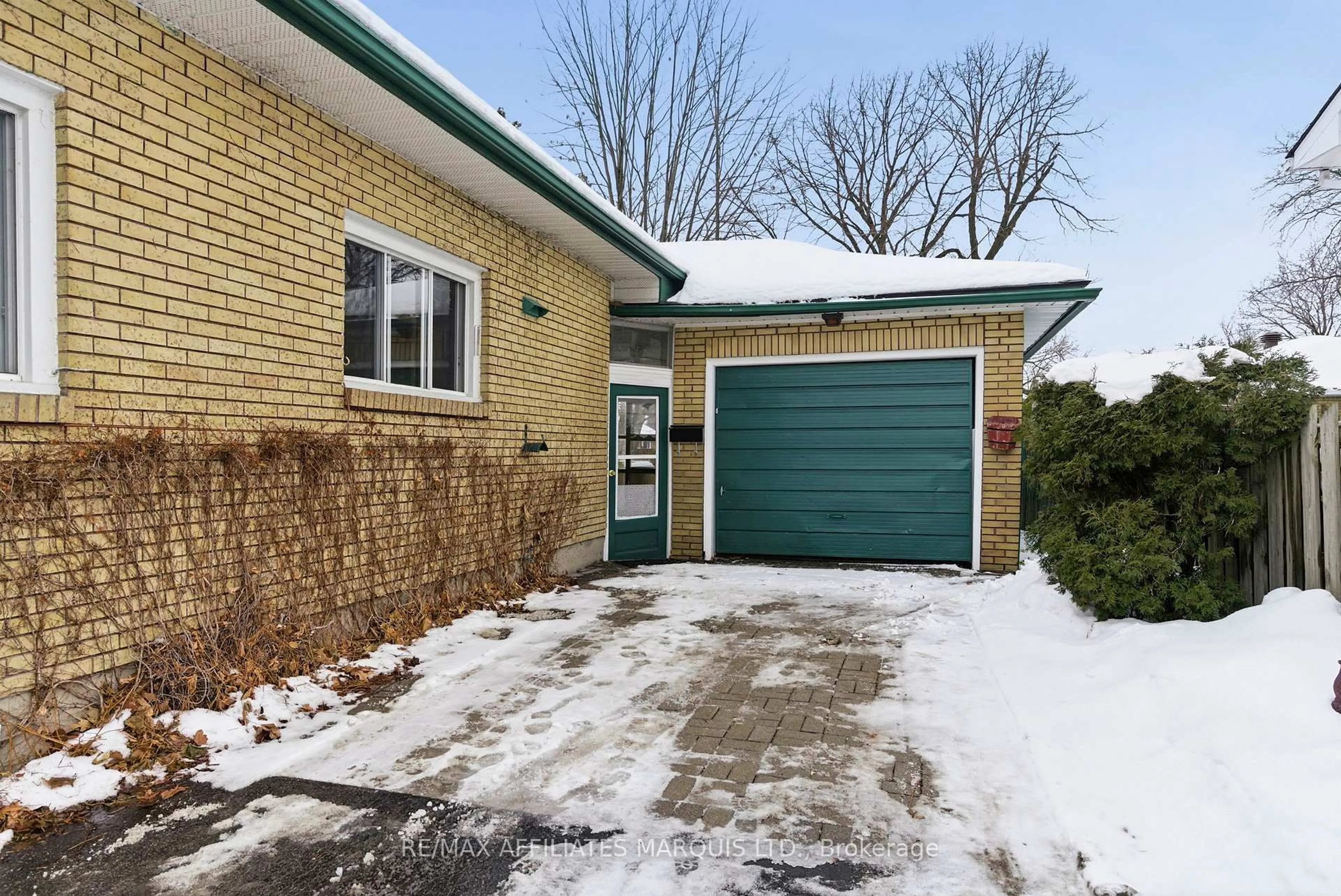 Unknown for 217 Pescod Ave, Cornwall Ontario K6J 2H9