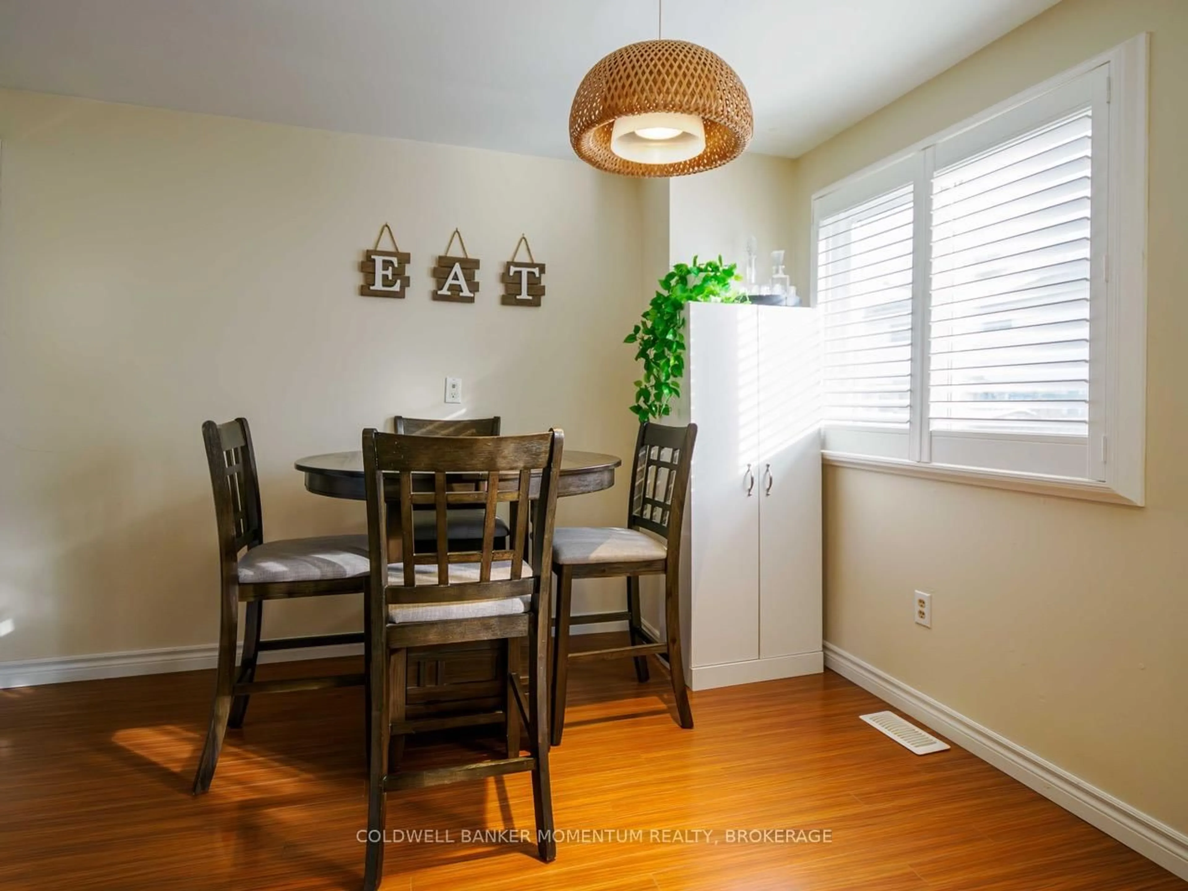 Dining room, wood/laminate floor for 242 Richardson Dr, Norfolk Ontario N0A 1N4