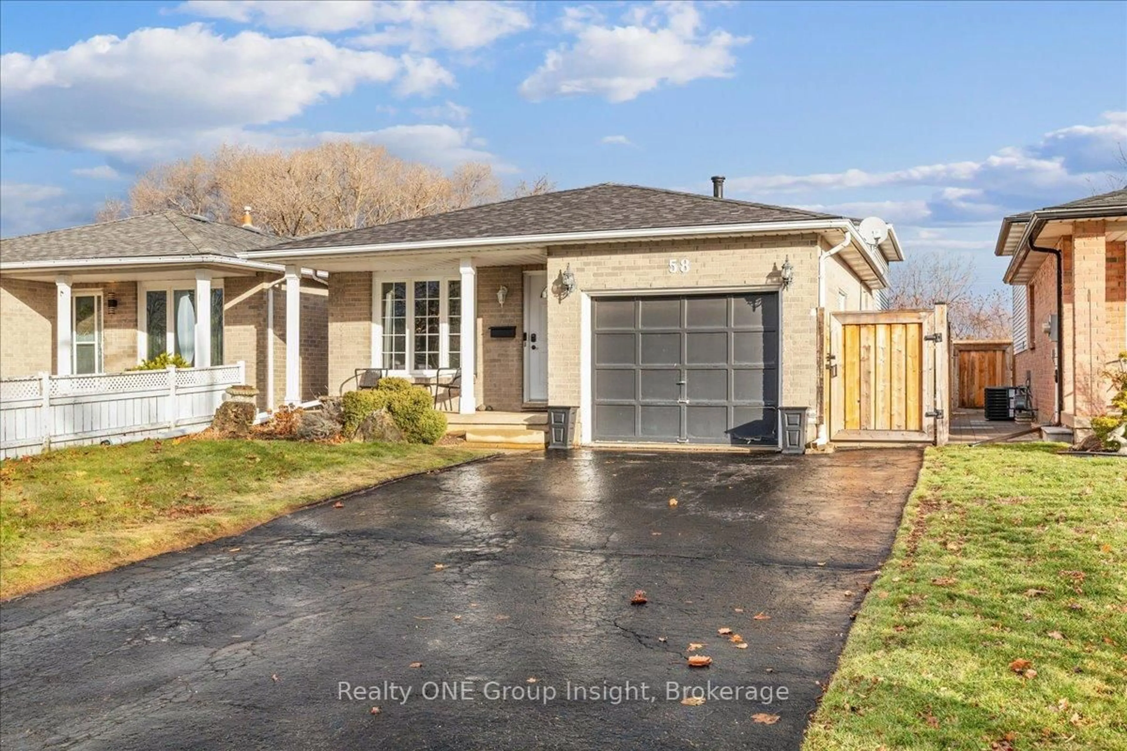 Home with vinyl exterior material, street for 58 Sandra Cres, Grimsby Ontario L3M 4Y6