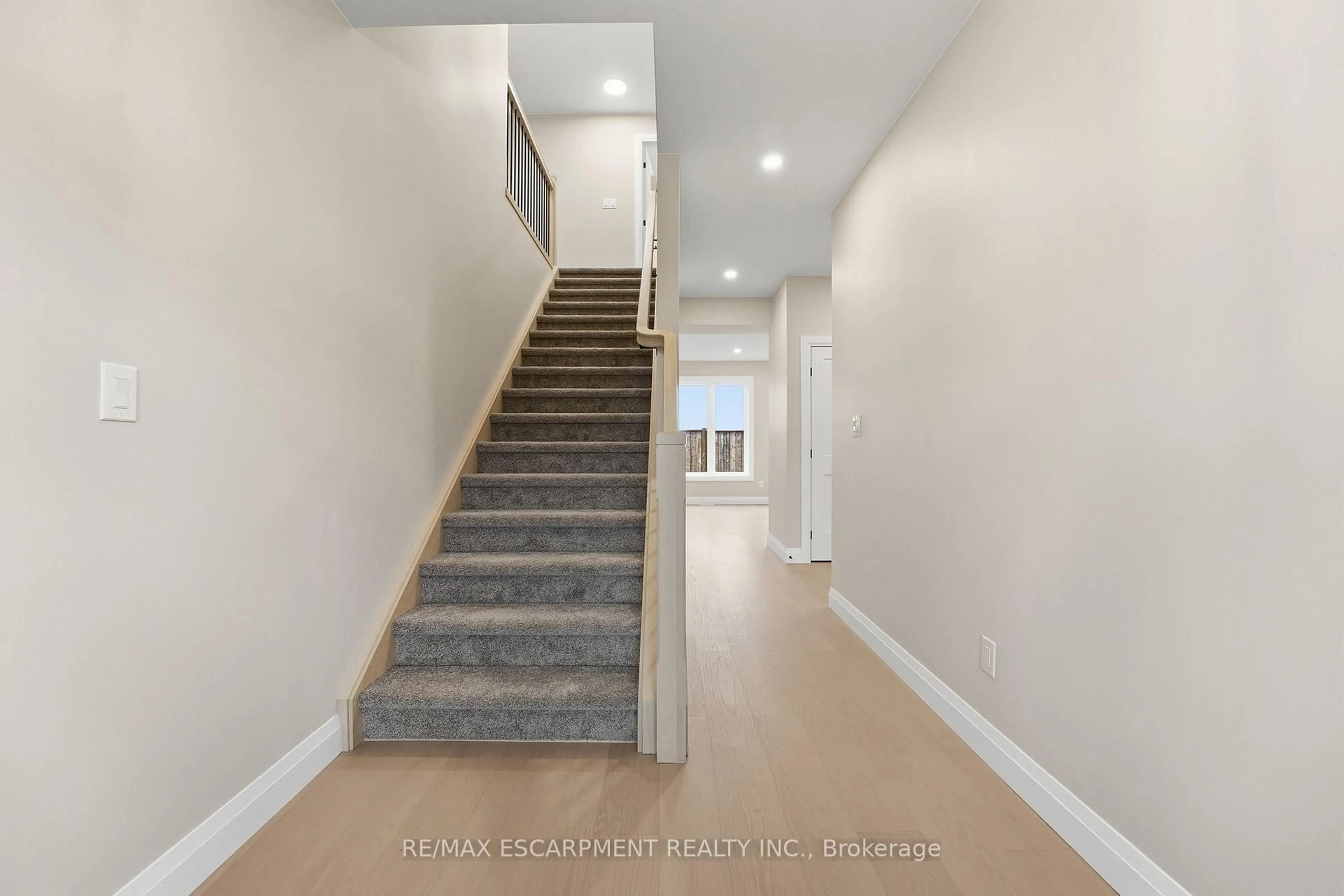 Unknown for 102 Oak Ave, Brant Ontario N3L 0J6