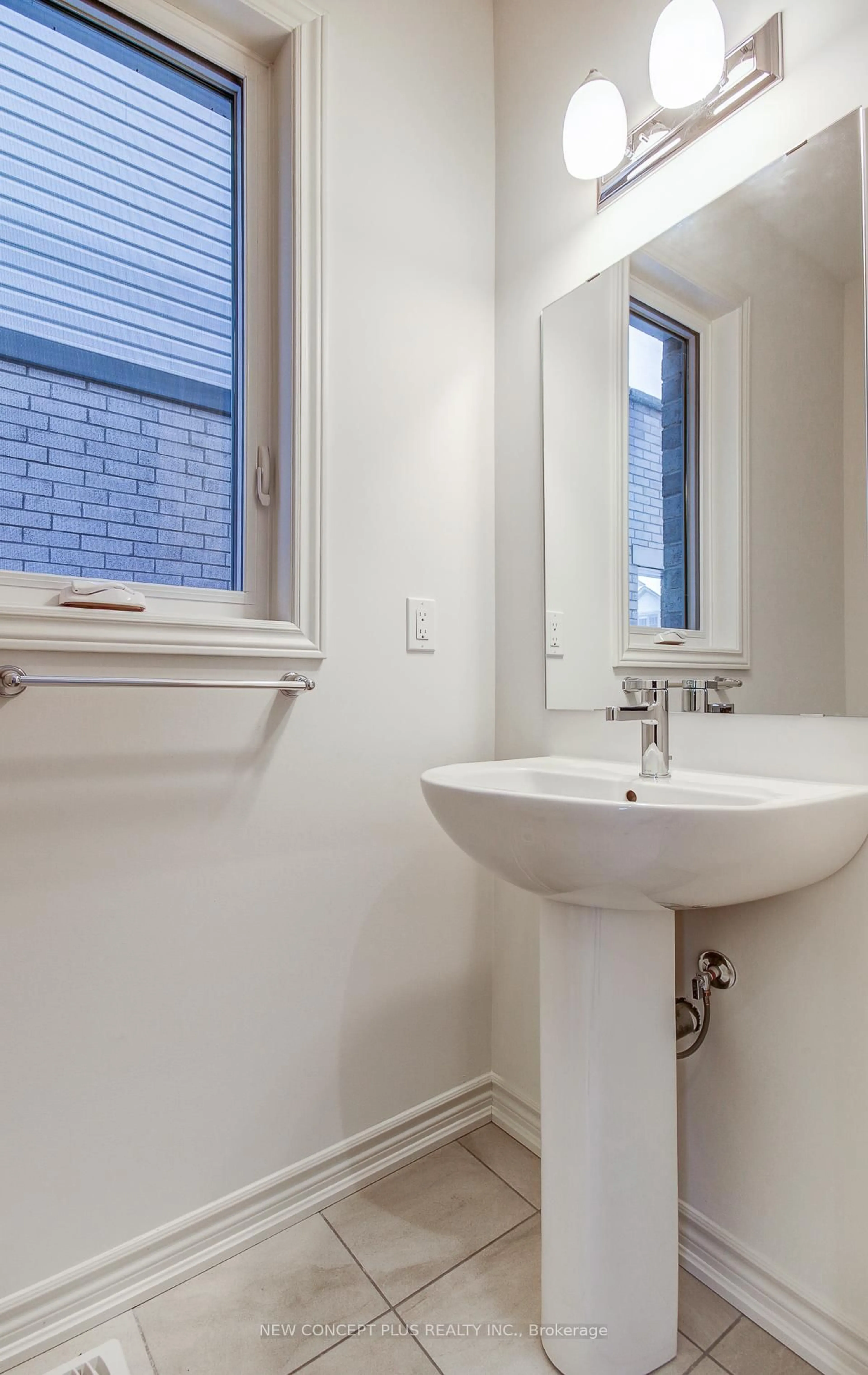 Standard bathroom, unknown for 69 Prest Way, Centre Wellington Ontario N1M 0K1