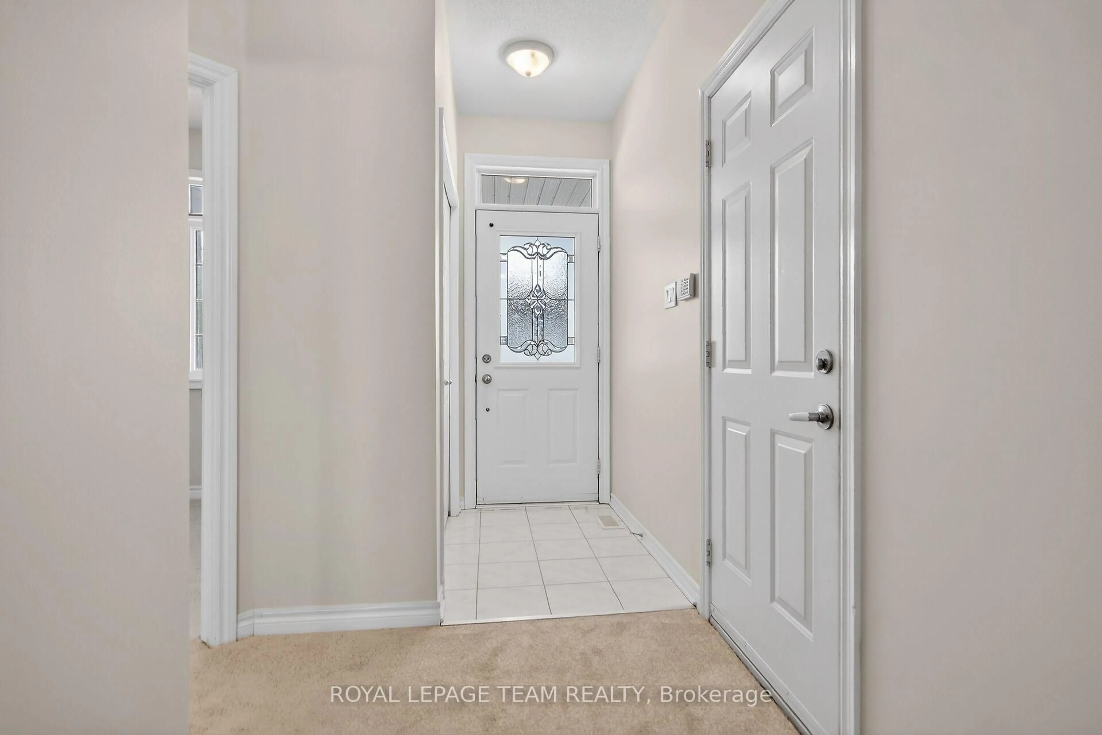 Indoor entryway for 5553 Doctor Leach Dr, Ottawa Ontario K4M 1L6