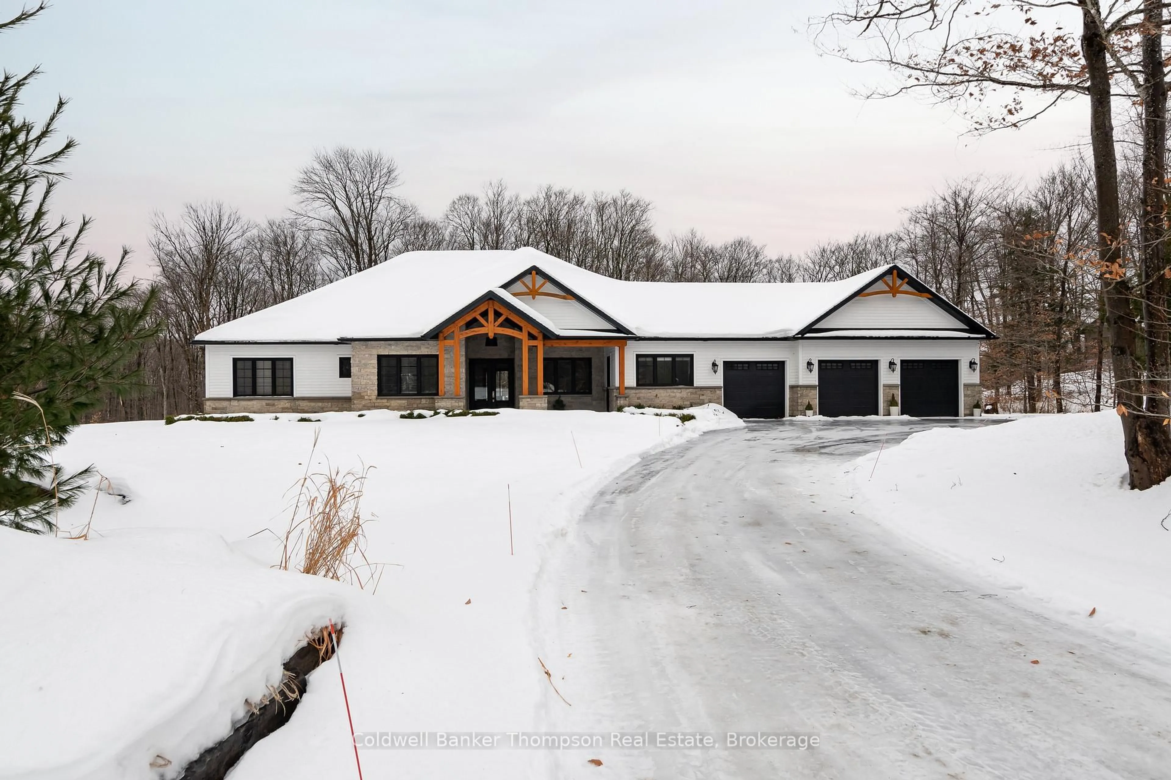 A pic from outside/outdoor area/front of a property/back of a property/a pic from drone, unknown for 6 Royal Oak Cres, Huntsville Ontario P1H 0A8