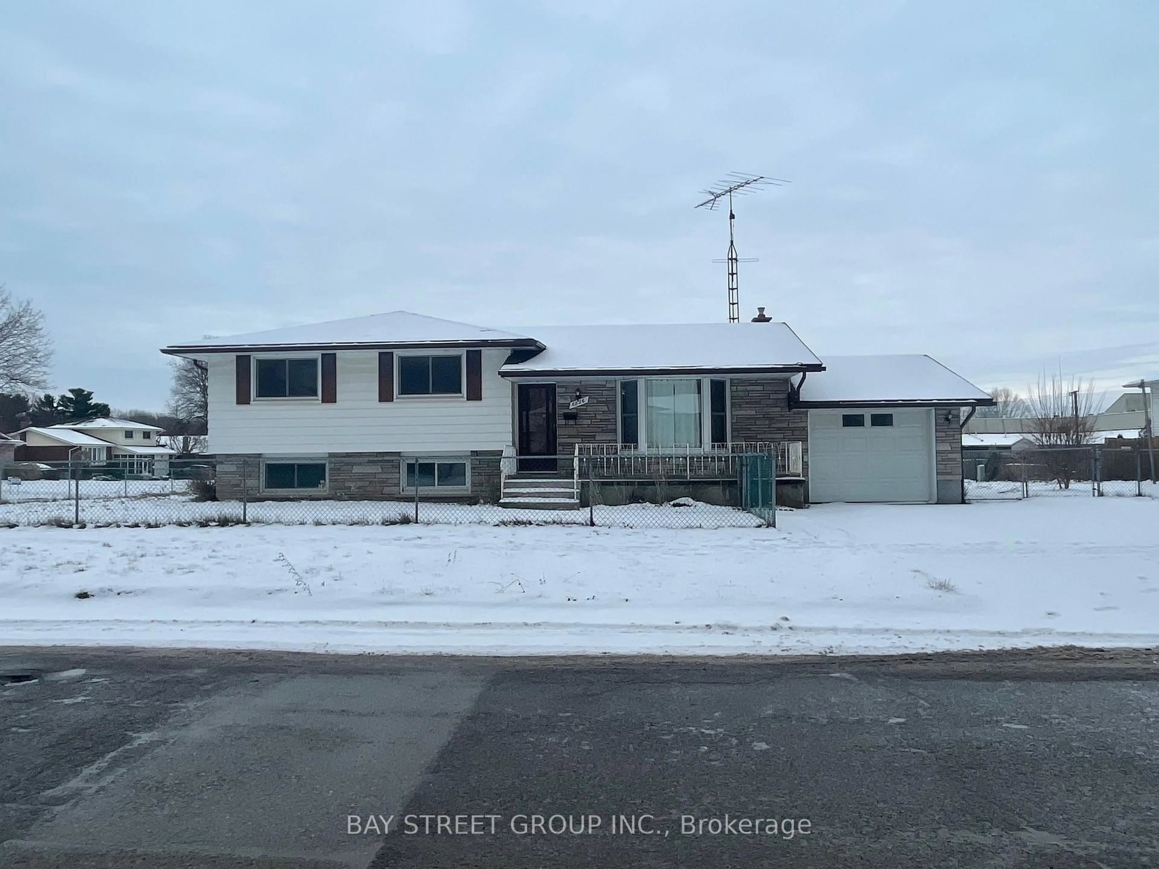 Unknown for 6826 Stokes St, Niagara Falls Ontario L2G 2H3