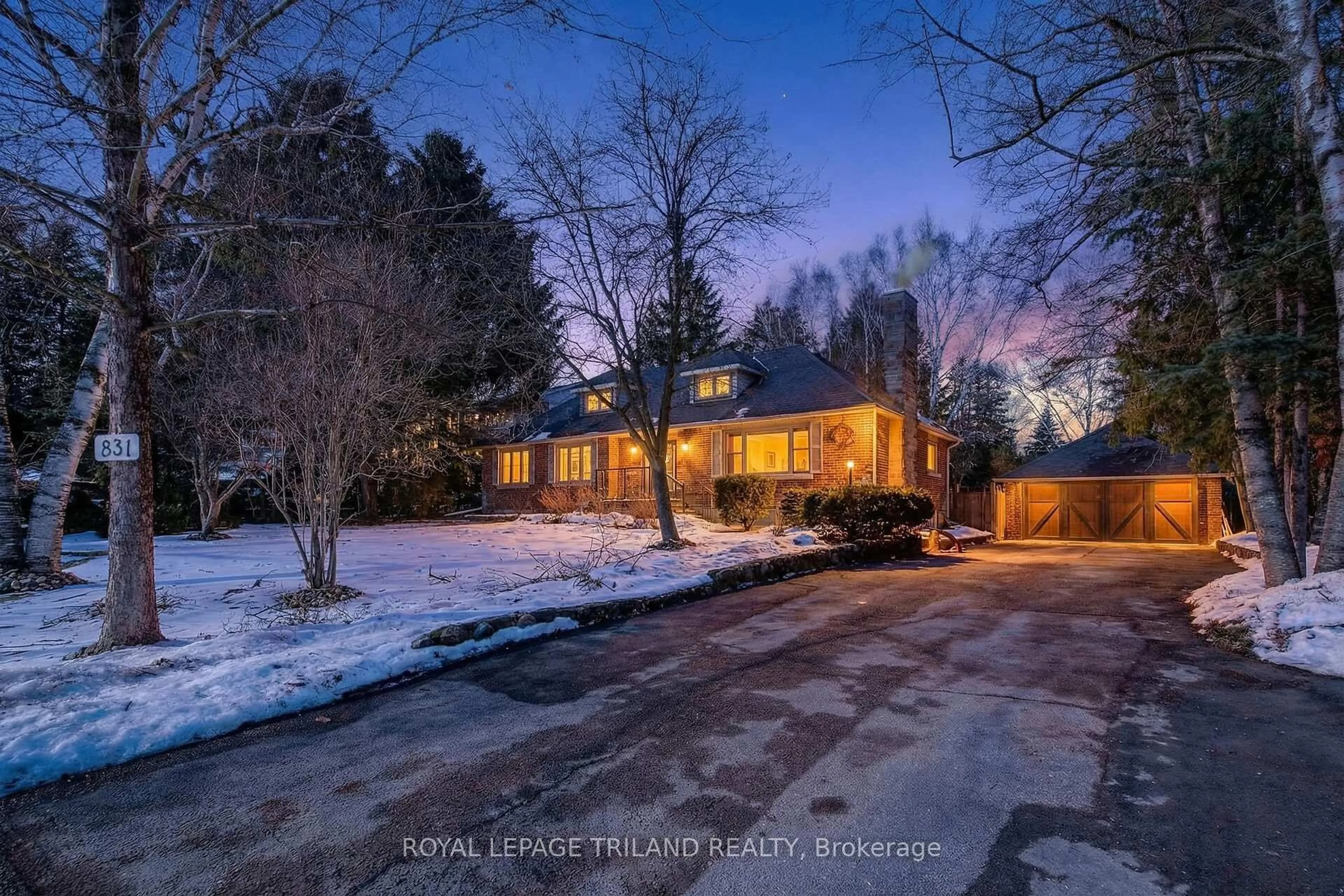 A pic from outside/outdoor area/front of a property/back of a property/a pic from drone, street for 831 Riverside Dr, London North Ontario N6H 2T1