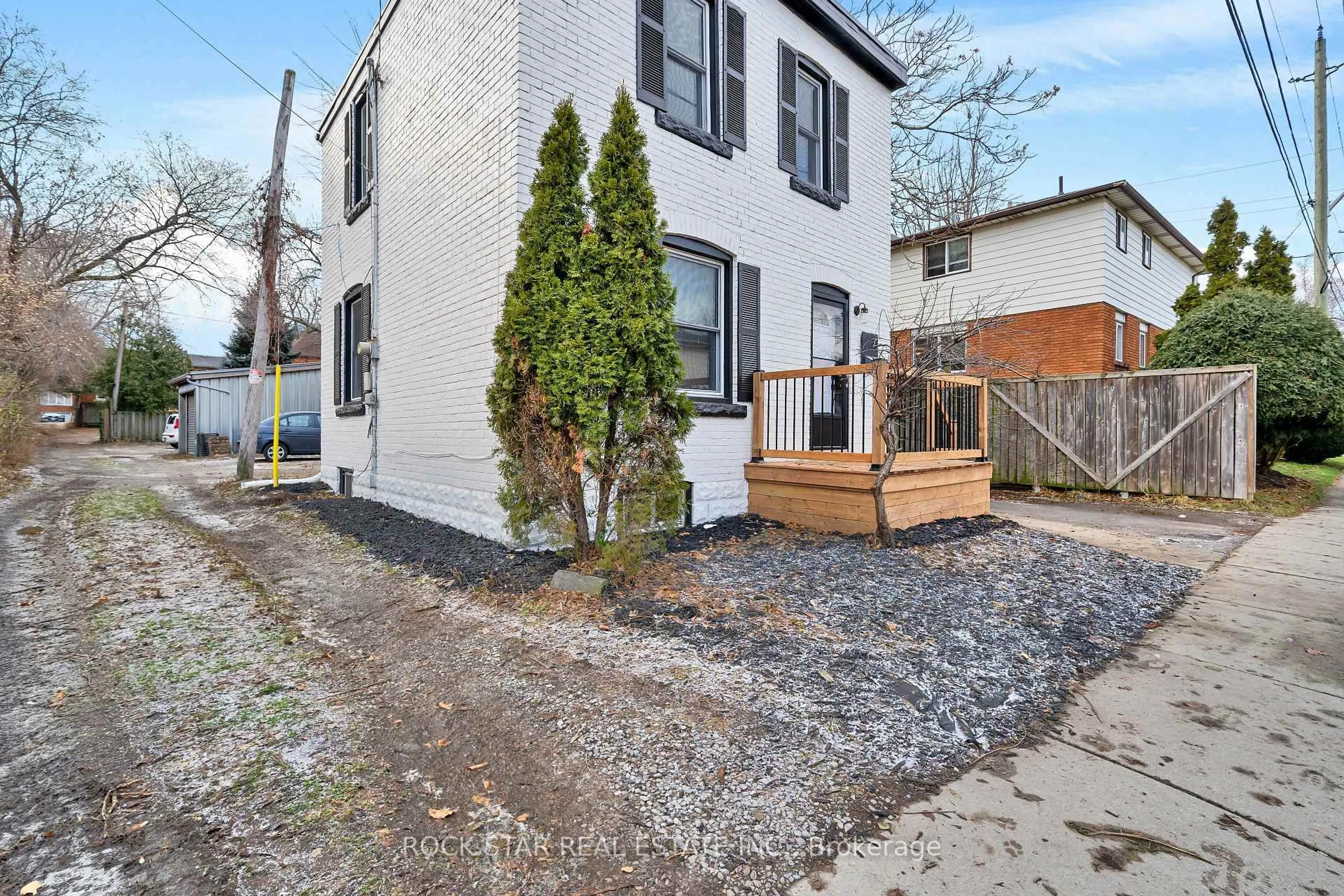 Unknown for 73 Peter St, Hamilton Ontario L8R 1T4