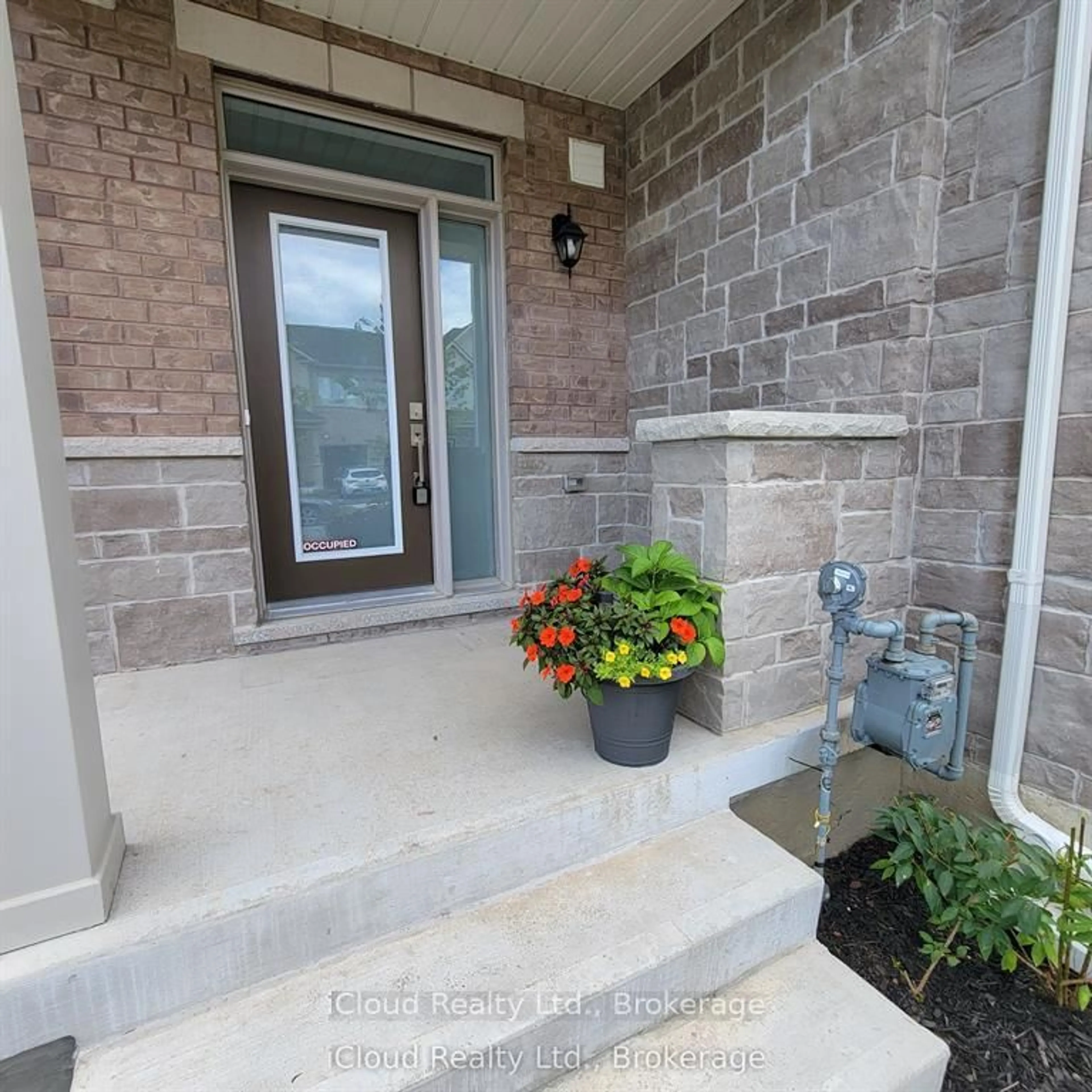 Indoor entryway for 19 Edminston Dr, Centre Wellington Ontario N1M 0J3