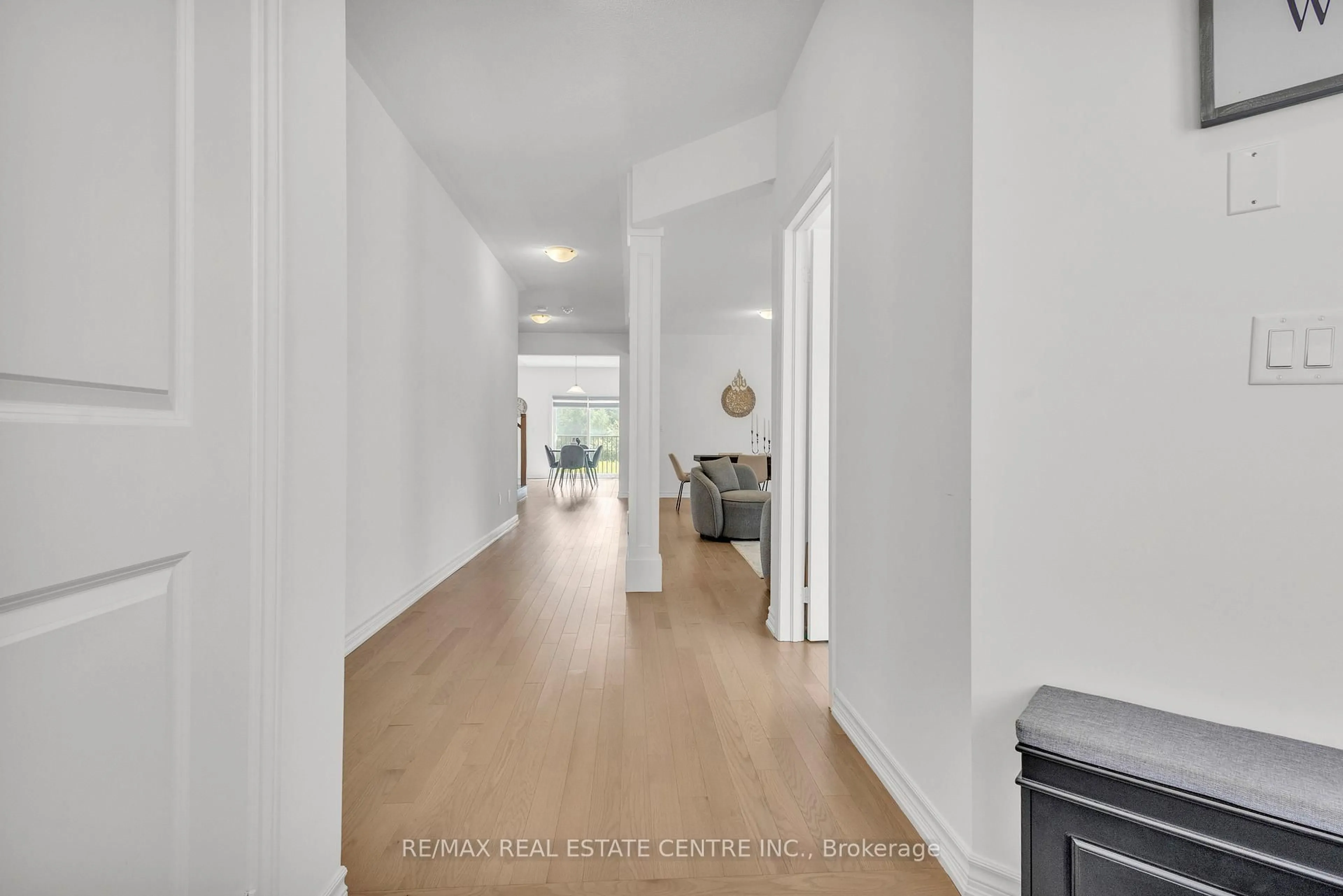 Indoor foyer for 341 Russell St, Southgate Ontario N0C 1B0