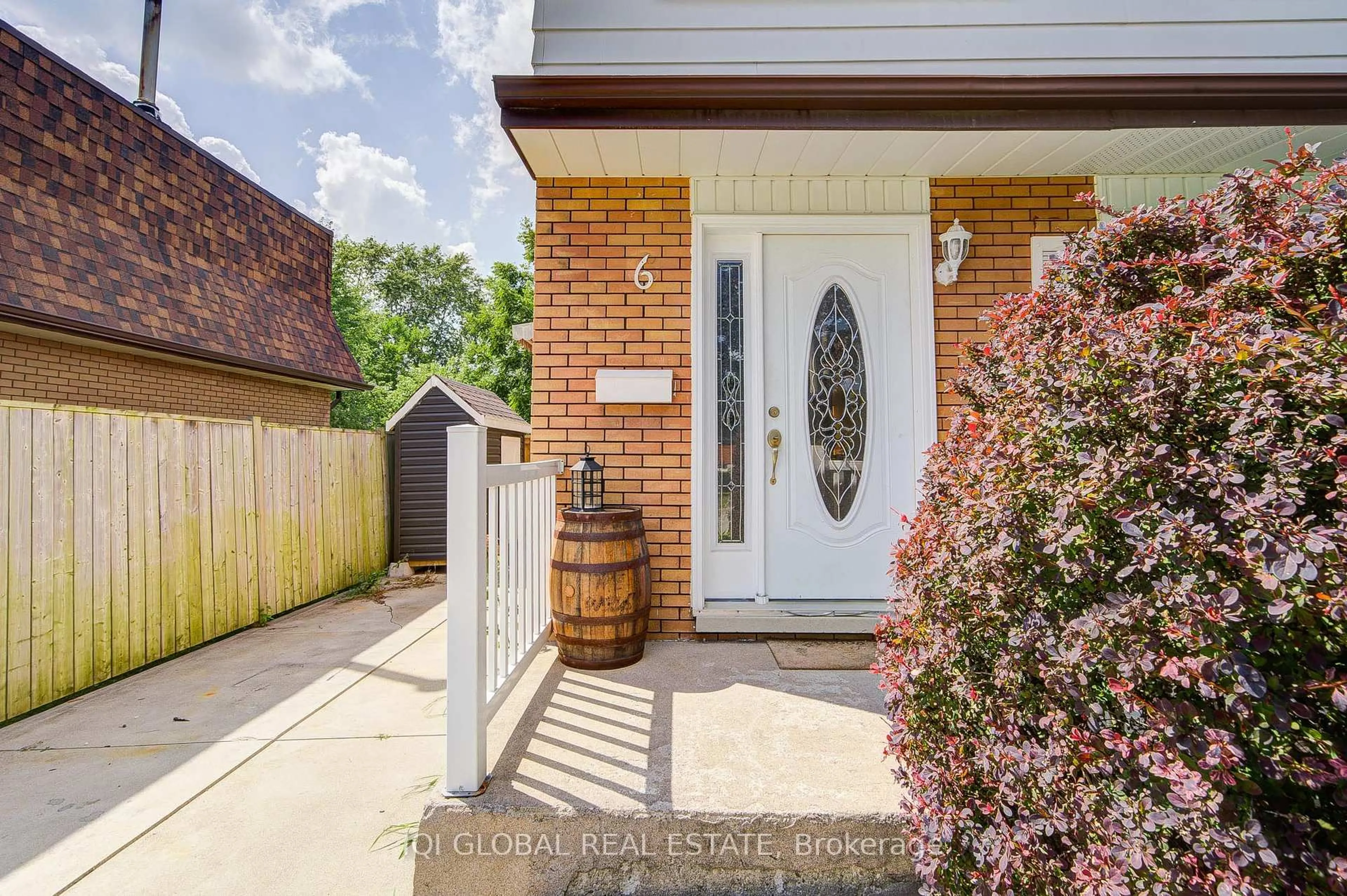 Home with brick exterior material, street for 6 Arrowhead Cres, Kitchener Ontario N2P 1B9