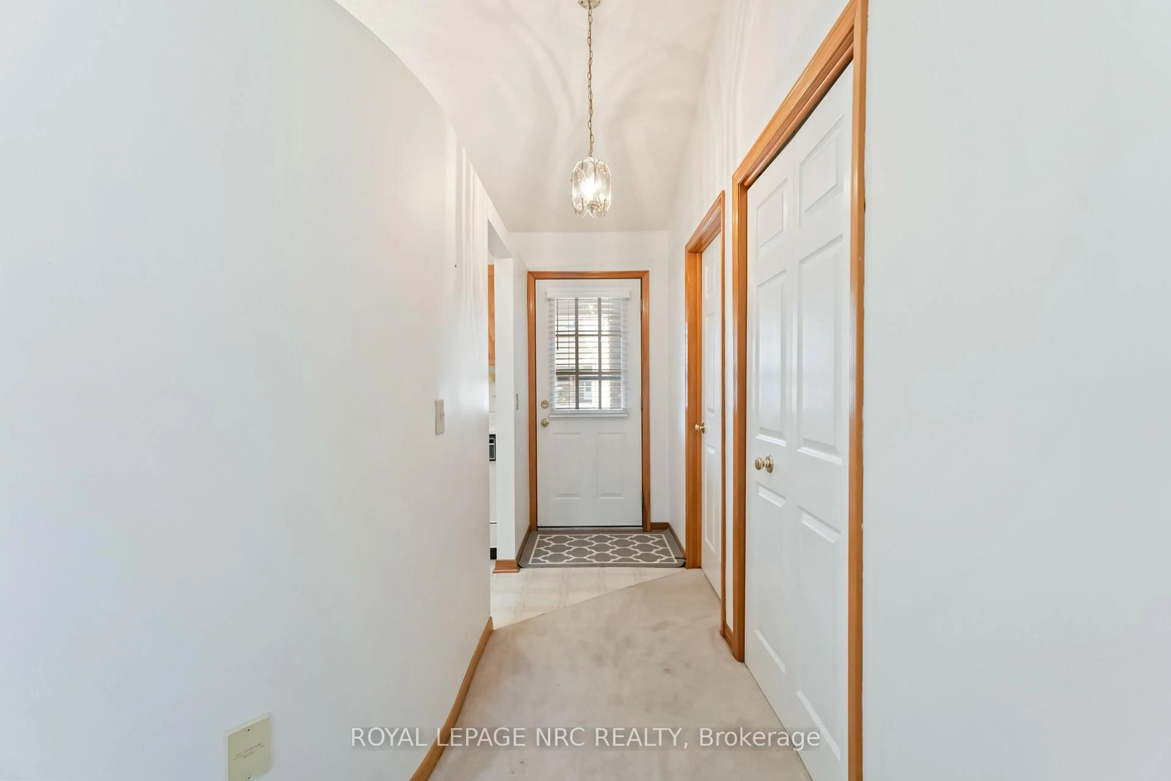 Indoor entryway for 4115 Apple Blossom Lane, Lincoln Ontario L0R 2C0