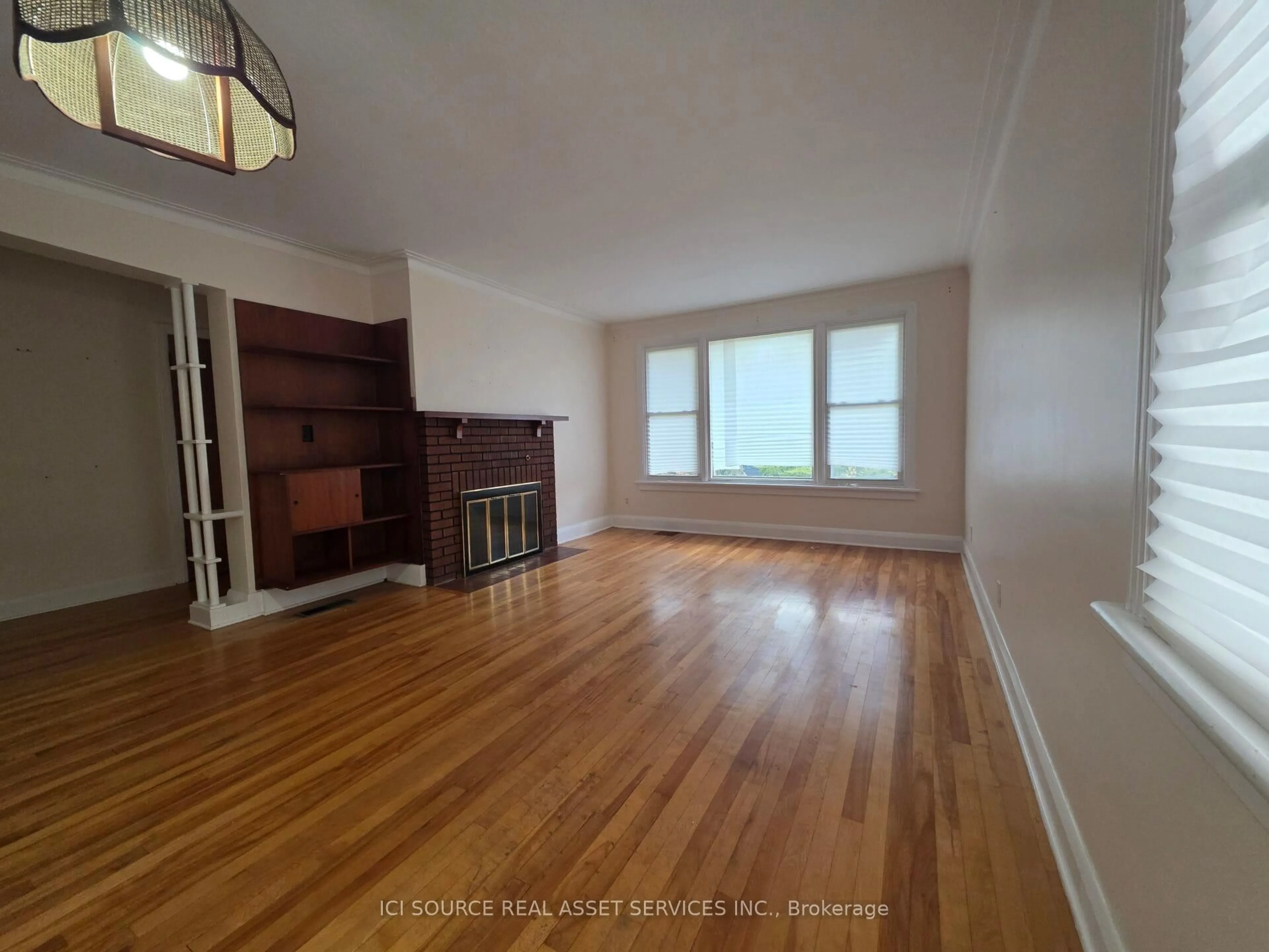 A pic of a room for 262 Dale Ave, Ottawa Ontario K1G 0H5