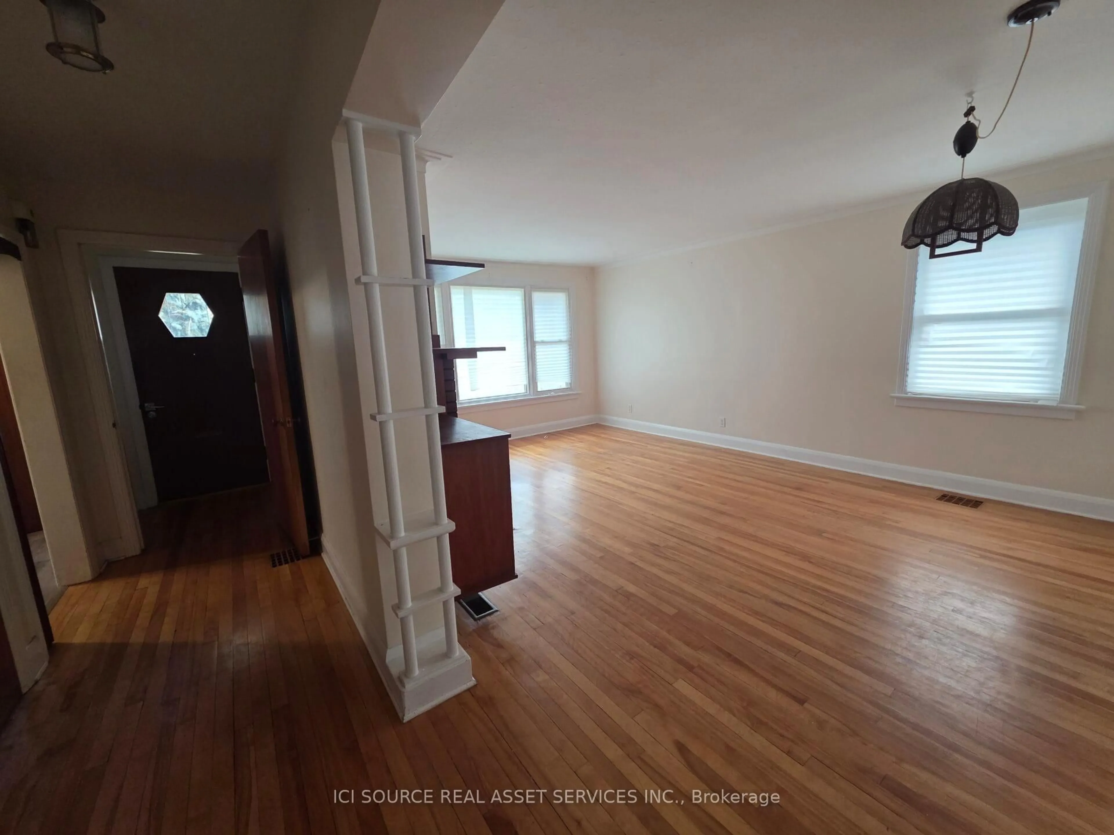 A pic of a room for 262 Dale Ave, Ottawa Ontario K1G 0H5