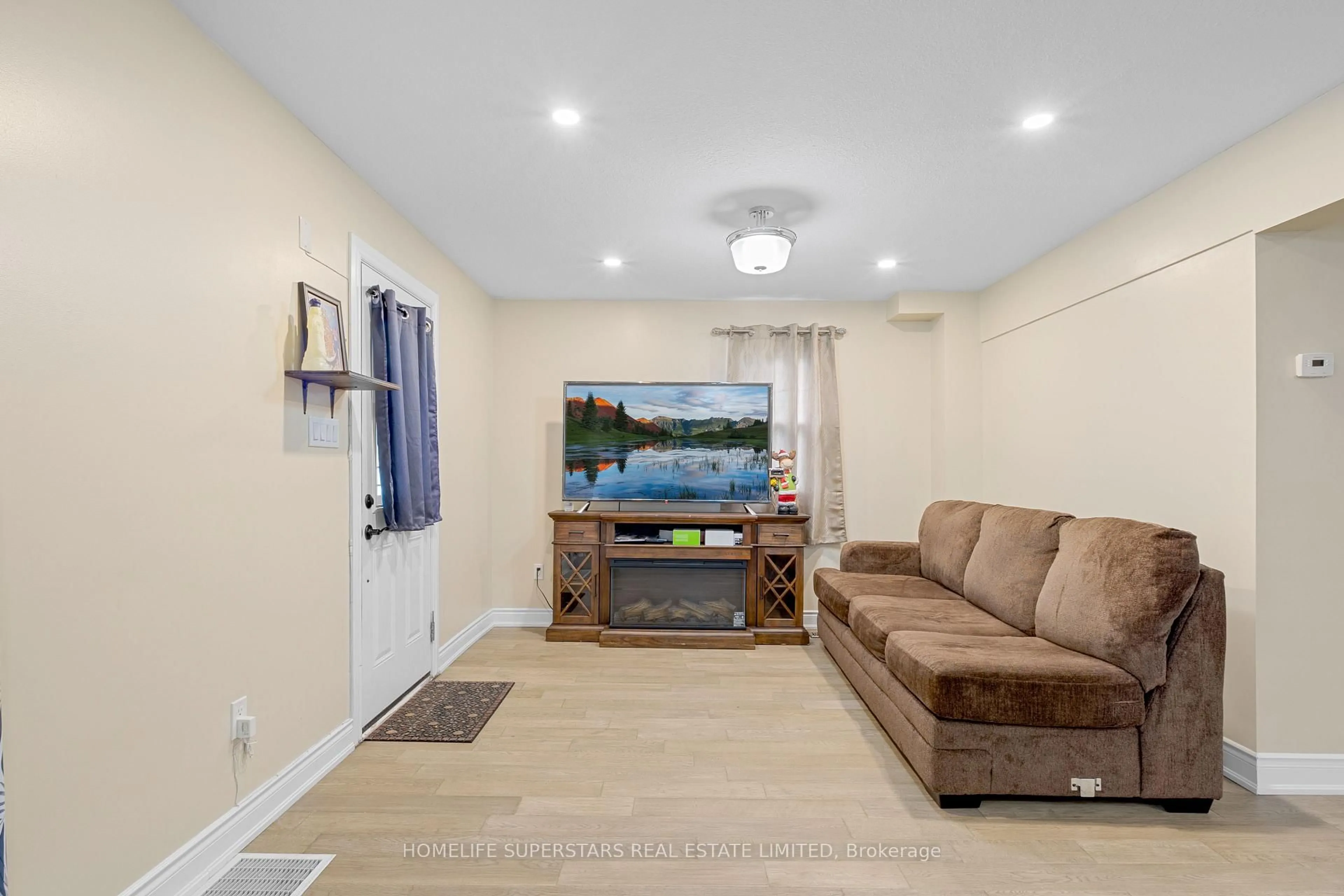 Living room with furniture, unknown for 13 Lewis St, Hamilton Ontario L8H 6C3