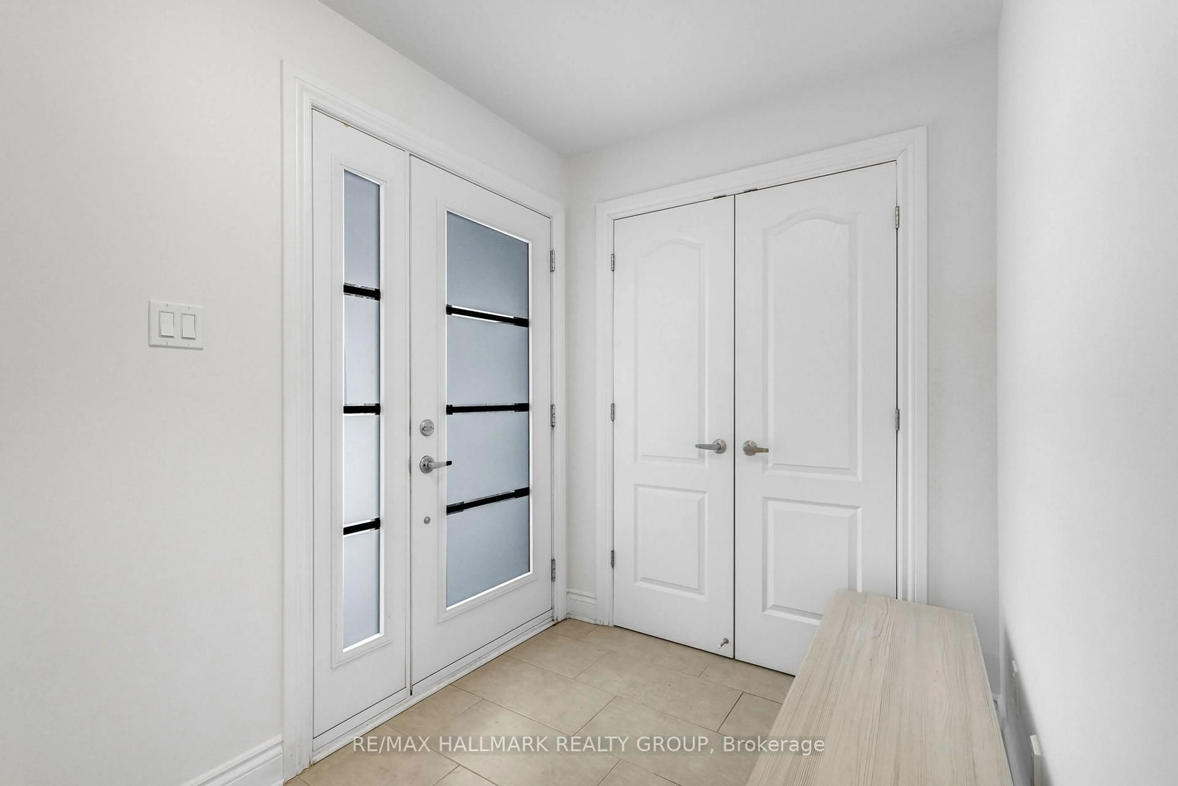 Indoor entryway for 242 DION Ave, Clarence-Rockland Ontario K4K 0M3